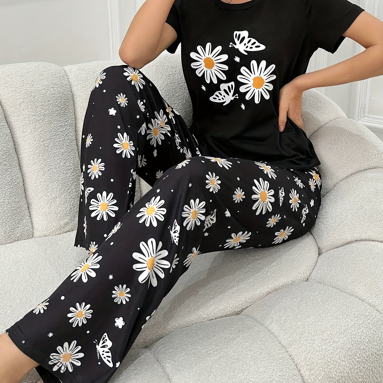 Women's Casual Floral Clothing Set With Bow Detail - Comfy Polyester , Round Neck Short Sleeve Top & Long Pants, Non-transparent - All
Women's Casual Floral Clothing Set With Bow Detail - Comfy Polyester , Round Neck Short Sleeve Top & Long Pants, Non-transparent - All
