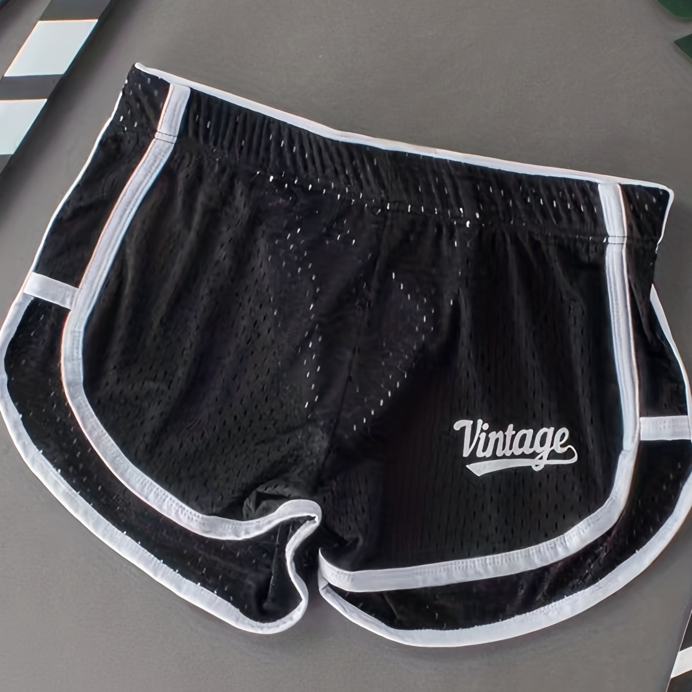 1pc Men's Ice Silk Cool Comfortable Boxers Briefs, Loose Mid Waist Mesh Breathable Pajamas Shorts, Men's Trendy Underwear
1pc Men's Ice Silk Cool Comfortable Boxers Briefs, Loose Mid Waist Mesh Breathable Pajamas Shorts, Men's Trendy Underwear