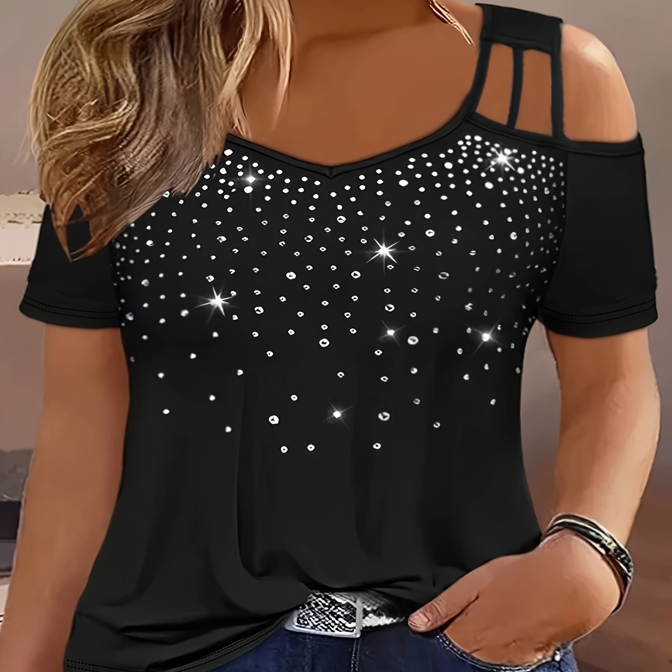 Plus Size Rhinestone Decor T-shirt, Casual Cold Shoulder Short Sleeve T-shirt, Women's Plus Size clothing
Plus Size Rhinestone Decor T-shirt, Casual Cold Shoulder Short Sleeve T-shirt, Women's Plus Size clothing