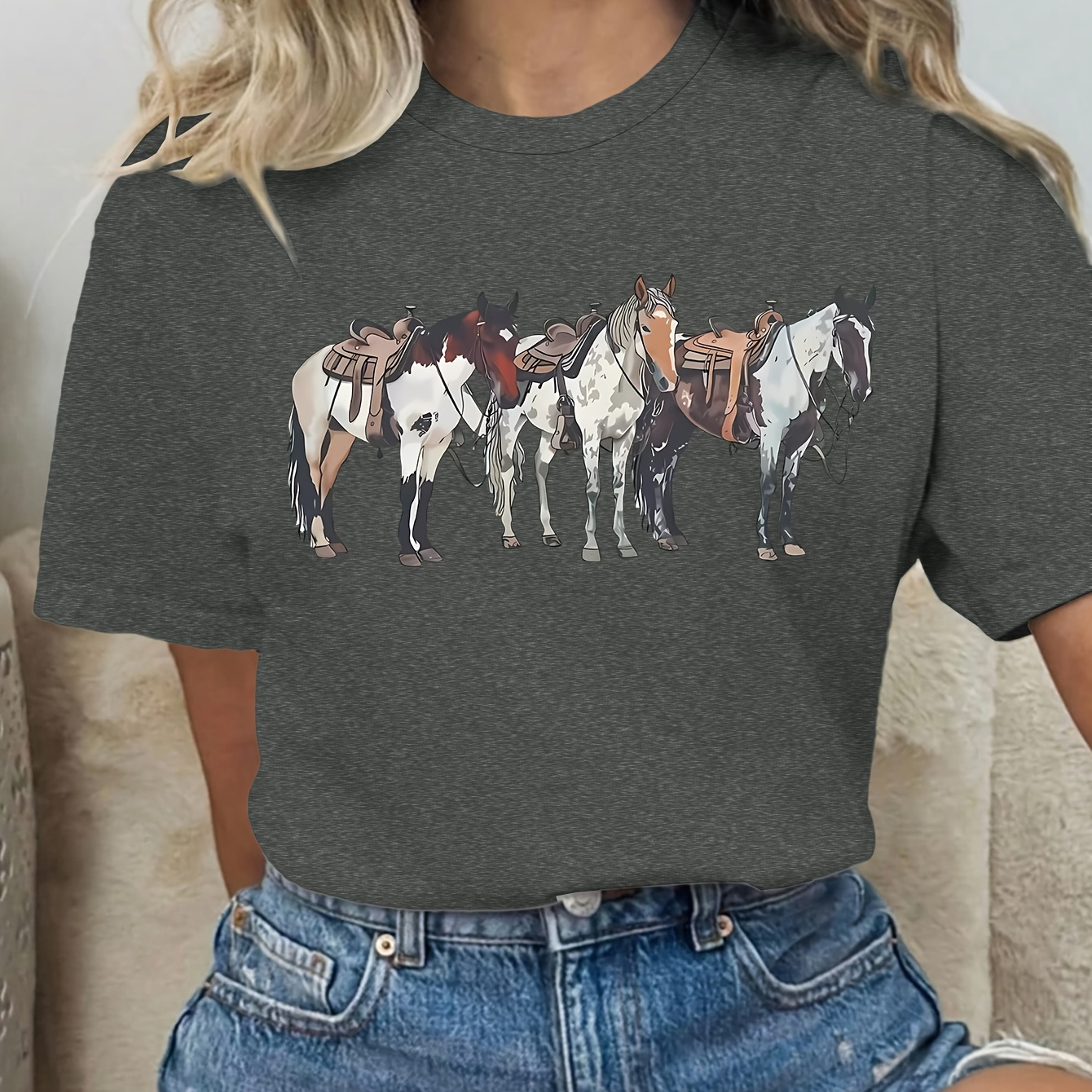 Plus Size Horse Print T-shirt, Casual Short Sleeve Crew Neck Top For Summer & Spring, Women's Plus Size Clothing
Plus Size Horse Print T-shirt, Casual Short Sleeve Crew Neck Top For Summer & Spring, Women's Plus Size Clothing