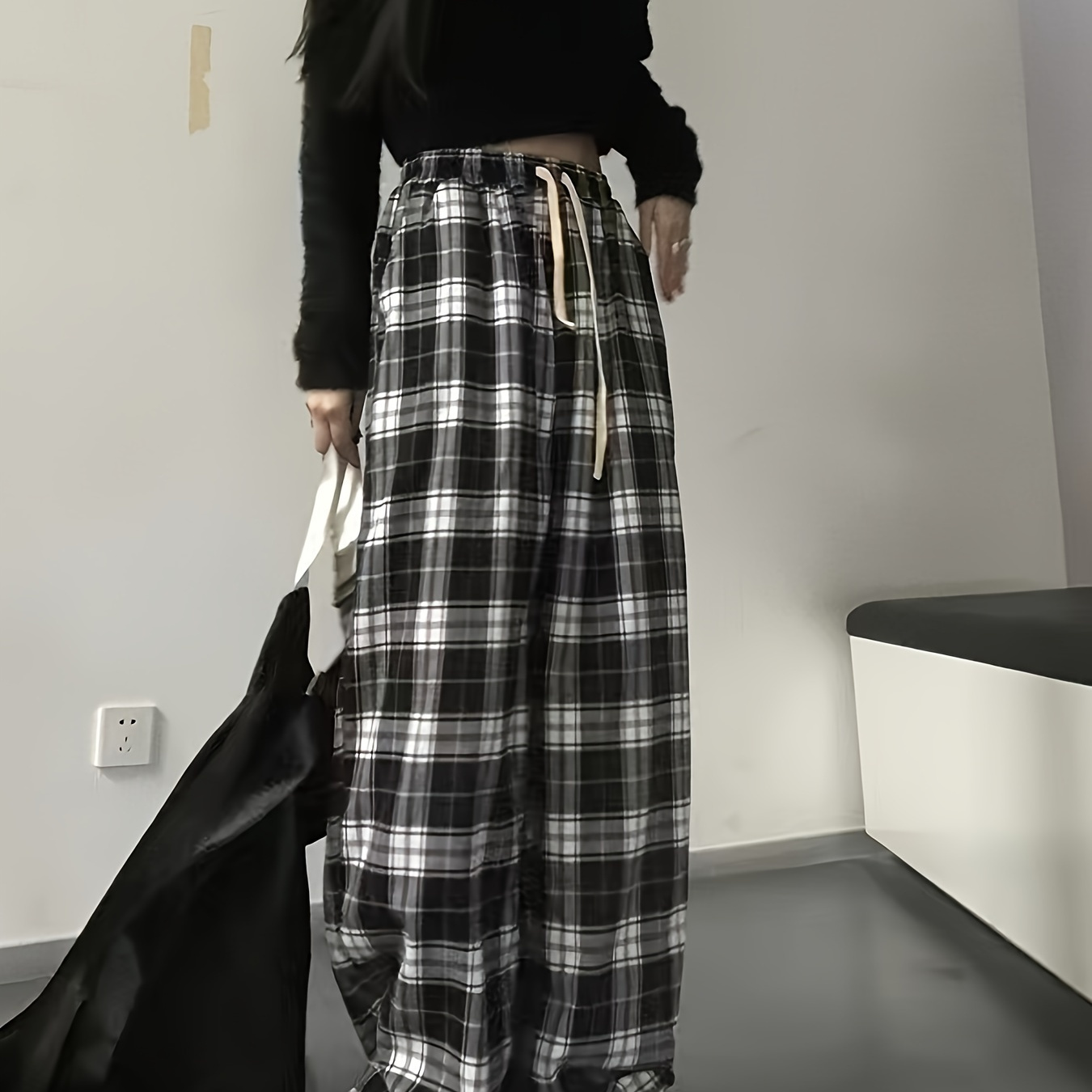 Vintage Style Plaid Pants For Women - Polyester 100% Elastic Drawstring Waist, Casual Straight Leg Trousers, Long Length Woven Fabric, Perfect For Spring/fall
Vintage Style Plaid Pants For Women - Polyester 100% Elastic Drawstring Waist, Casual Straight Leg Trousers, Long Length Woven Fabric, Perfect For Spring/fall