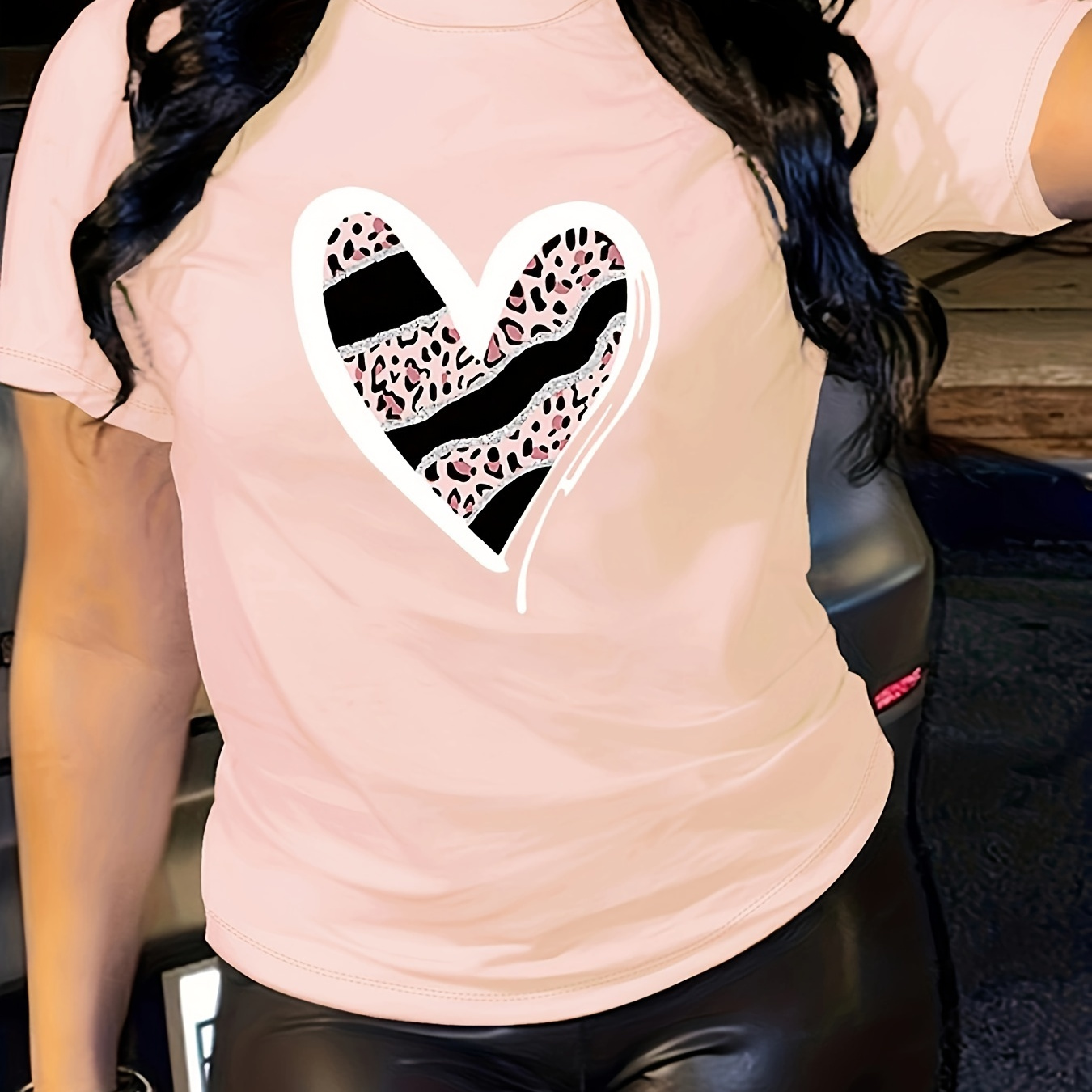 Heart Graphic Print T-shirt, Short Sleeve Crew Neck Casual Top For Summer & Spring, Women's Clothing
Heart Graphic Print T-shirt, Short Sleeve Crew Neck Casual Top For Summer & Spring, Women's Clothing