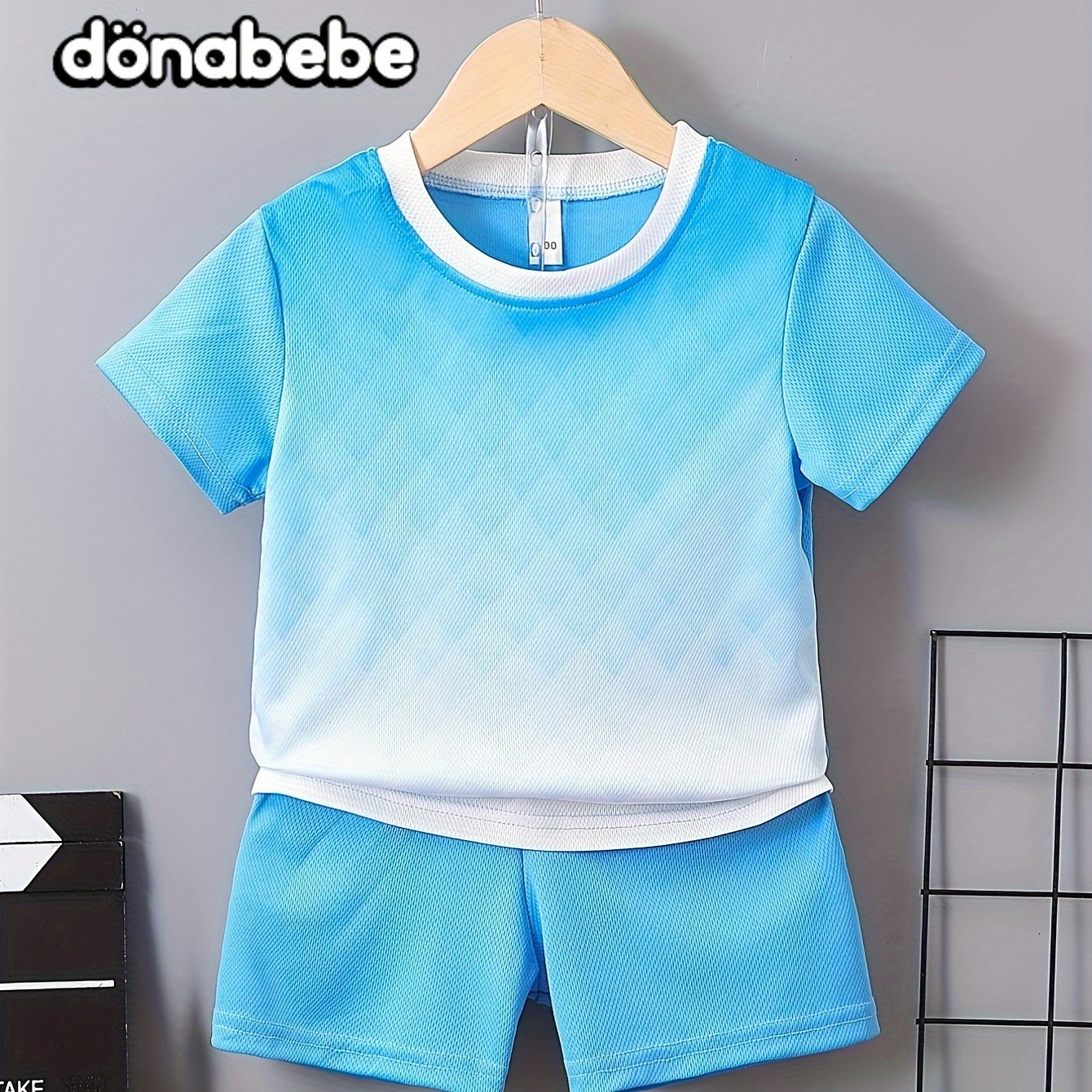 2pcs Boys Trendy Gradient Color Casual Outfit - Round Neck T-shirt & Shorts Set, Kids Quick Dry Breathable Summer Clothes
2pcs Boys Trendy Gradient Color Casual Outfit - Round Neck T-shirt & Shorts Set, Kids Quick Dry Breathable Summer Clothes