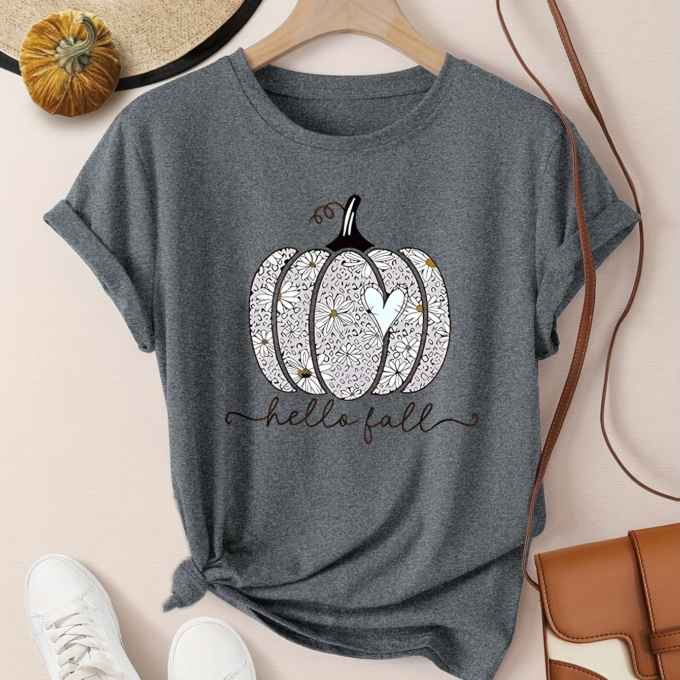 Women's Sports Short Sleeve T-shirt, Comfortable And Stylish For Sports And Daily Life, Pumpkin & Heart Pattern
Women's Sports Short Sleeve T-shirt, Comfortable And Stylish For Sports And Daily Life, Pumpkin & Heart Pattern