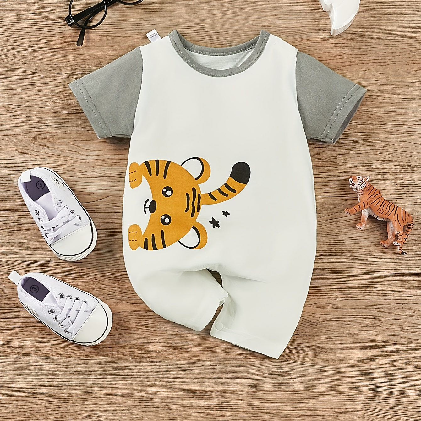 Baby's Cartoon Tiger Print Cotton Bodysuit, Casual Short Sleeve Romper, Toddler & Infant Boy's Clothing
Baby's Cartoon Tiger Print Cotton Bodysuit, Casual Short Sleeve Romper, Toddler & Infant Boy's Clothing
