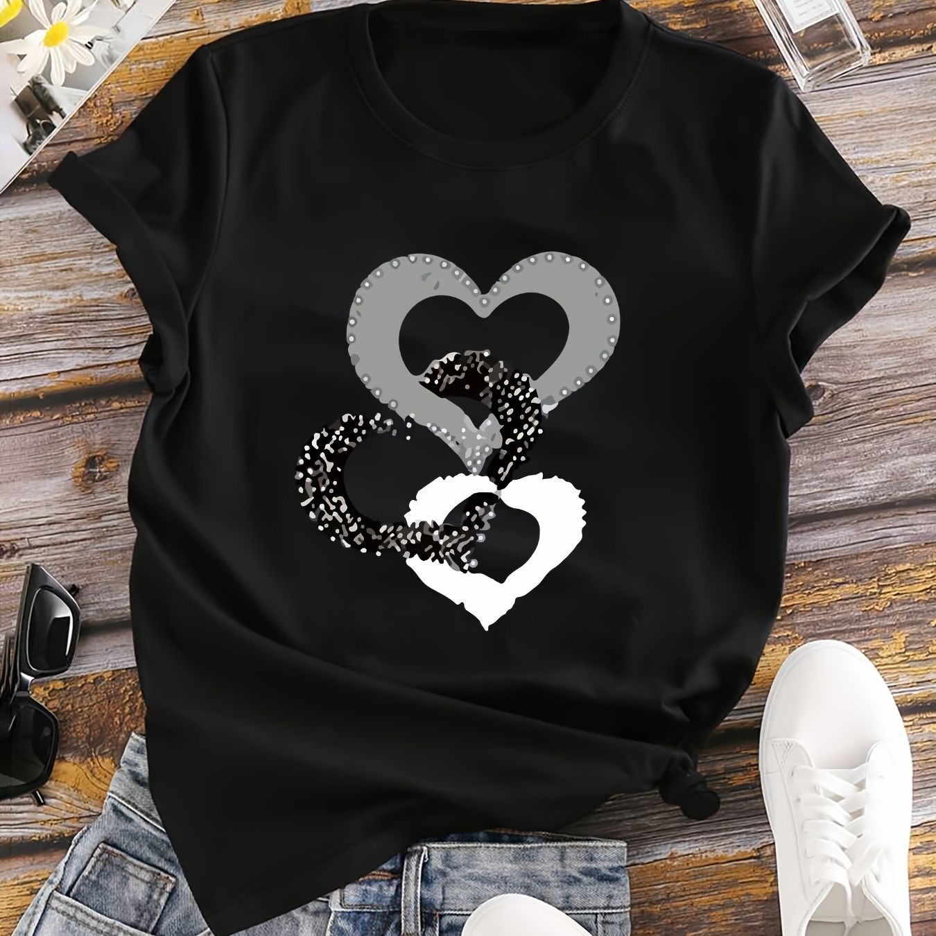 Plus Size Heart Print T-shirt, Casual Short Sleeve Top For Spring & Summer, Women's Plus Size Clothing
Plus Size Heart Print T-shirt, Casual Short Sleeve Top For Spring & Summer, Women's Plus Size Clothing