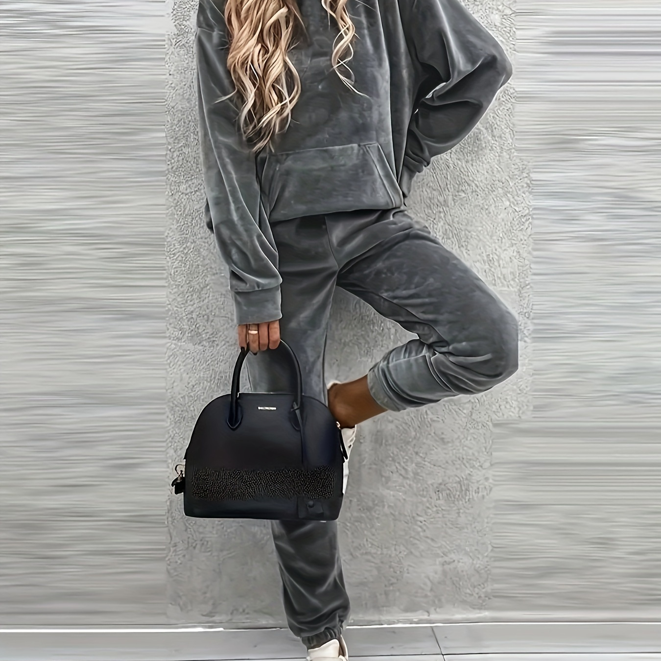European And American - Autumn And Winter New Casual Ladies Suit Solid Color Hooded Sweatshirt Sports Trousers Two-piece Suit
European And American - Autumn And Winter New Casual Ladies Suit Solid Color Hooded Sweatshirt Sports Trousers Two-piece Suit