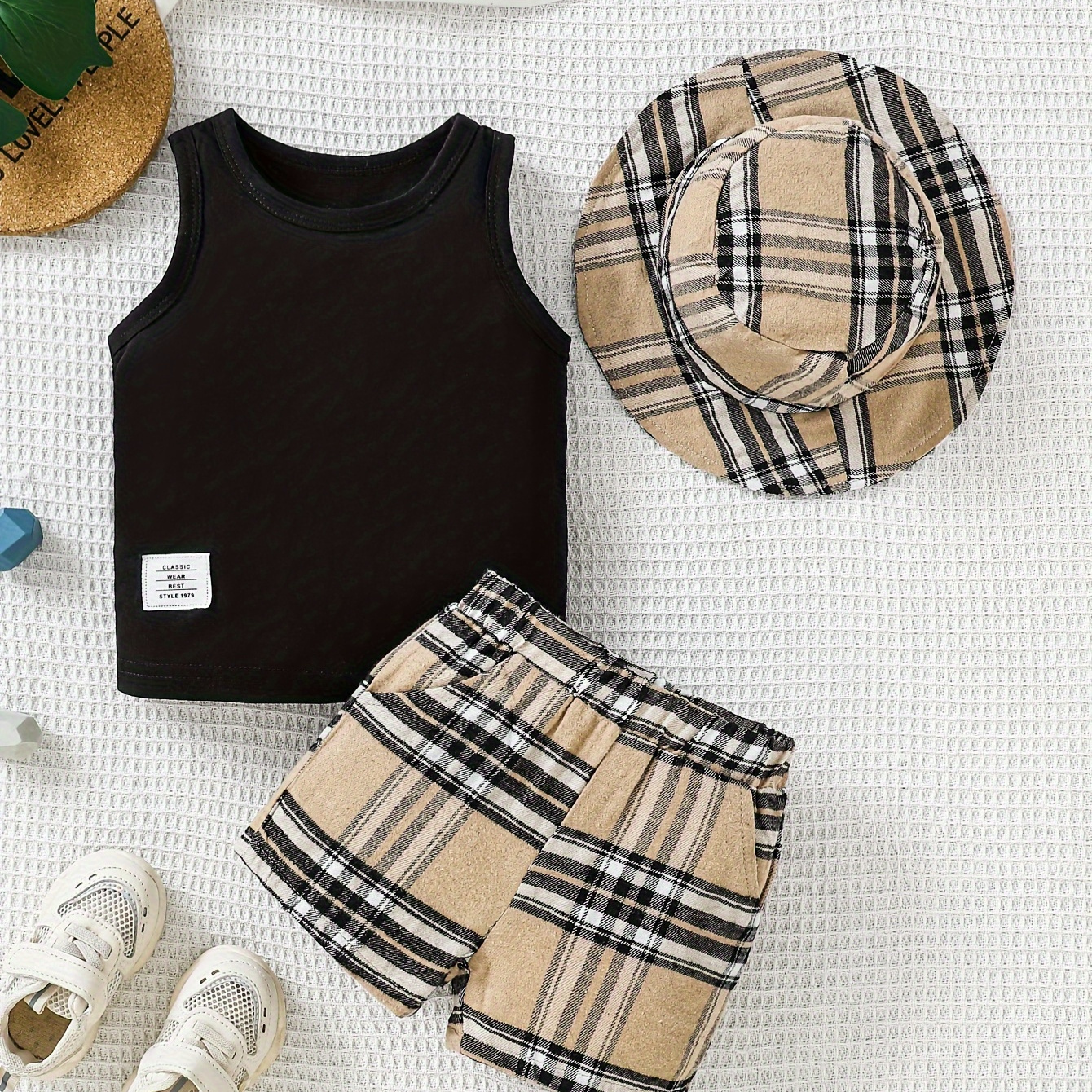 Baby Boys' Summer Outfit Set – Sleeveless Round Neck Black Tank Top With Plaid Shorts & Matching Hat, Casual Style, For Infant Boys
Baby Boys' Summer Outfit Set – Sleeveless Round Neck Black Tank Top With Plaid Shorts & Matching Hat, Casual Style, For Infant Boys