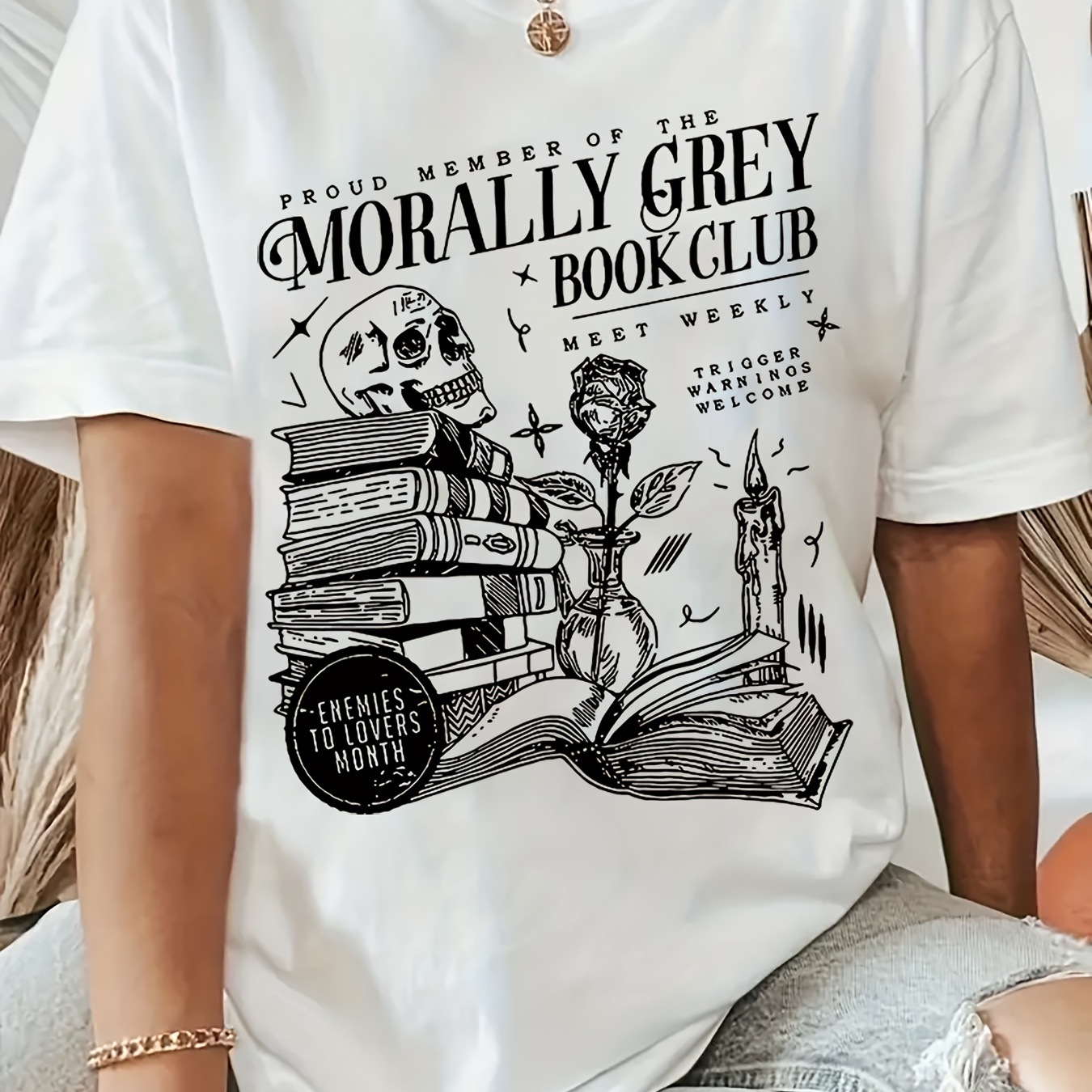 Plus Size Skull Book Print Crew Neck T-shirt, Casual Short Sleeve T-shirt For Spring & Summer, Women's Plus Size Clothing
Plus Size Skull Book Print Crew Neck T-shirt, Casual Short Sleeve T-shirt For Spring & Summer, Women's Plus Size Clothing