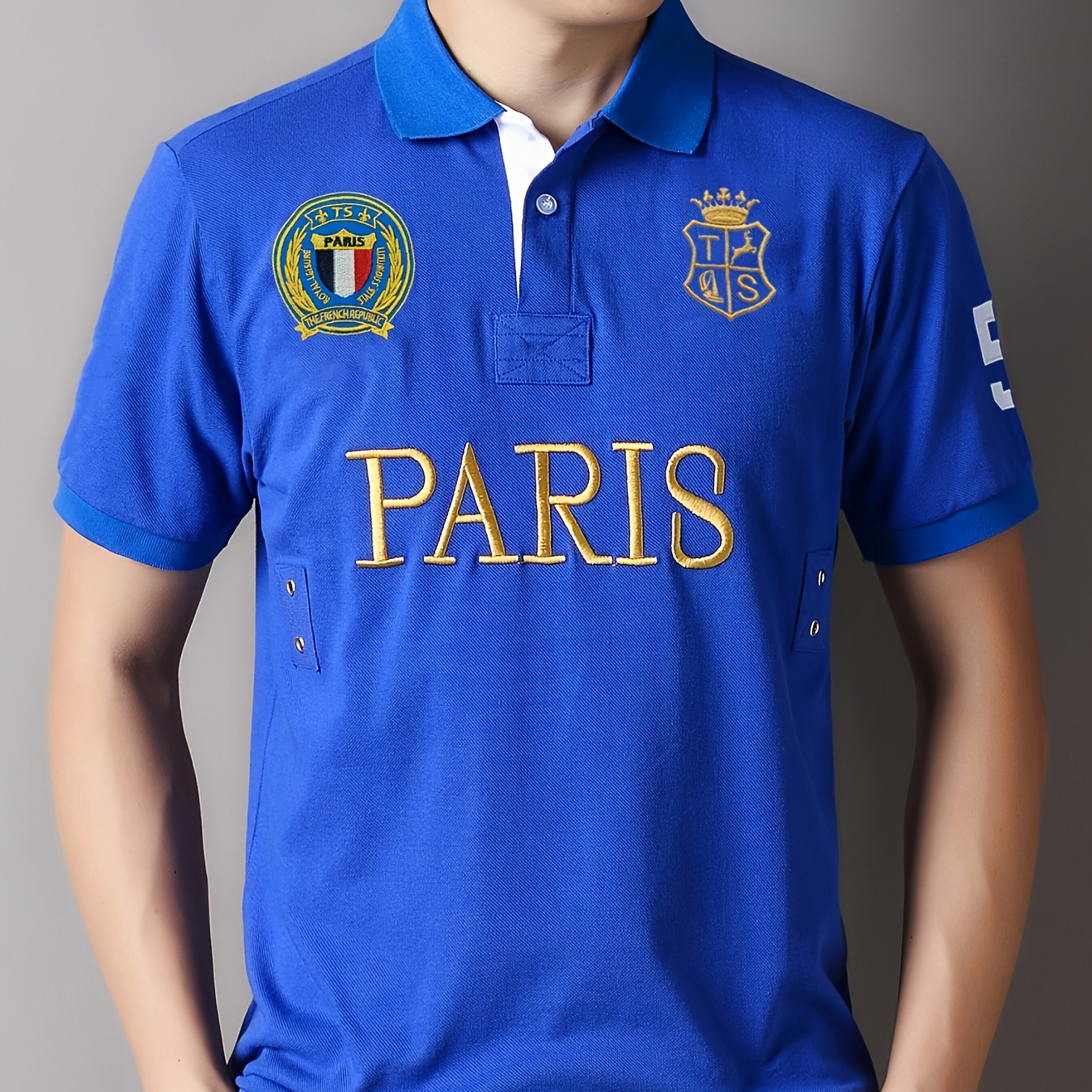 Paris Print Embroidery Men's Chic Short Sleeve Golf Lapel Shirt, Summer Outdoor Sports, Men's Cotton Comfy Top
Paris Print Embroidery Men's Chic Short Sleeve Golf Lapel Shirt, Summer Outdoor Sports, Men's Cotton Comfy Top