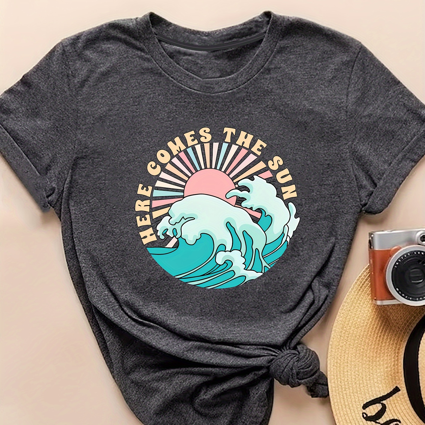 Women's Vintage Style "here Comes The Sun" Letter And Wave Print Short Sleeve Round Neck T-shirt Top
Women's Vintage Style "here Comes The Sun" Letter And Wave Print Short Sleeve Round Neck T-shirt Top