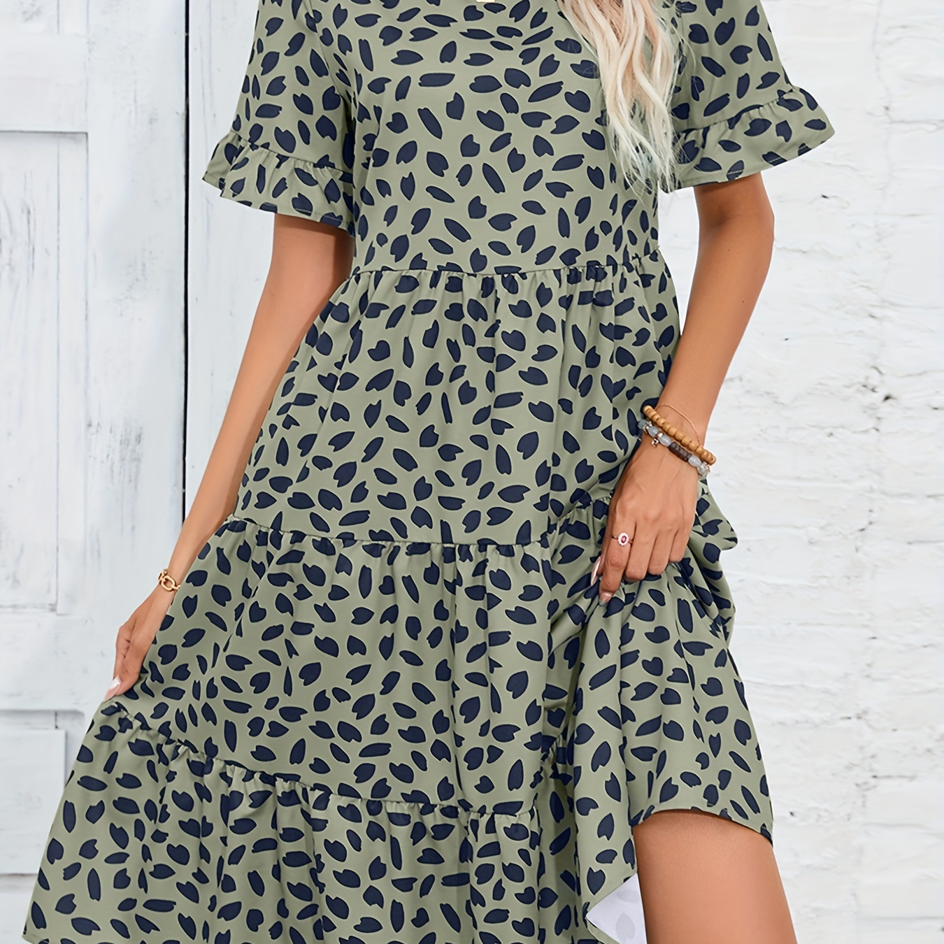 Robe à volants imprimée, robe froncée à manches courtes décontractée à col rond, vêtements pour femmes
Robe à volants imprimée, robe froncée à manches courtes décontractée à col rond, vêtements pour femmes