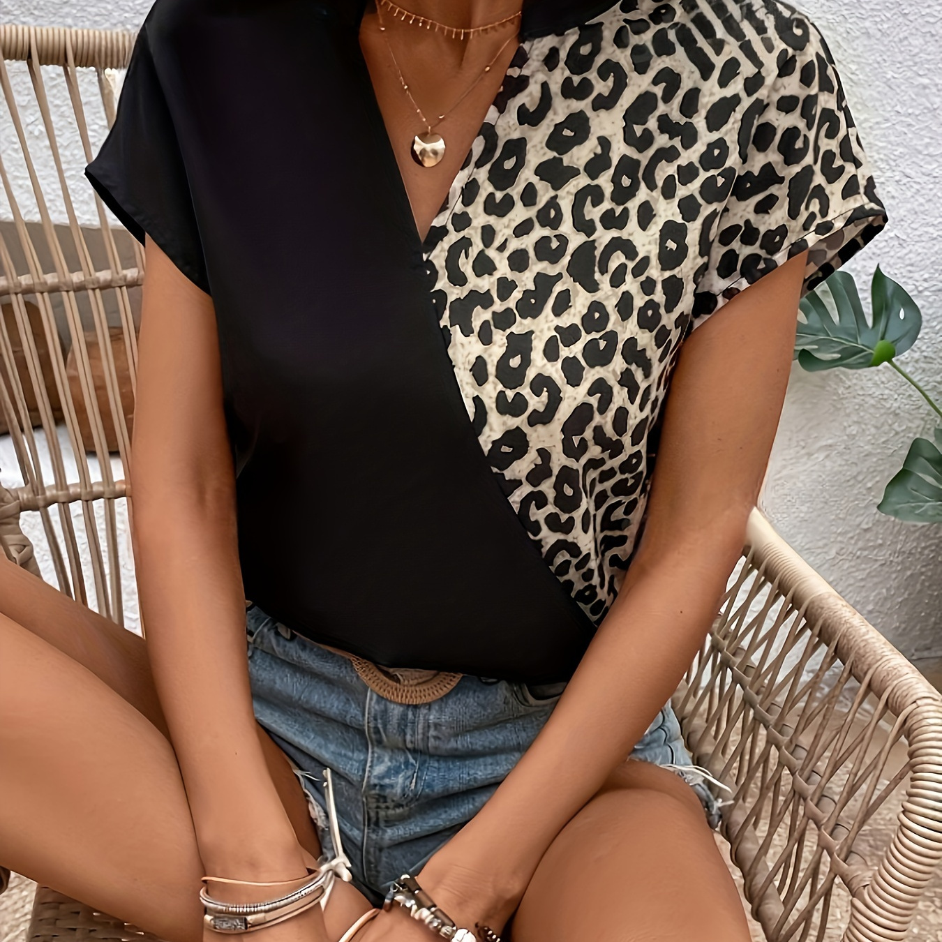 Leopard Patchwork Notched Neck Blouse, Elegant Batwing Sleeve Blouse For Spring & Summer, Women's Clothing
Leopard Patchwork Notched Neck Blouse, Elegant Batwing Sleeve Blouse For Spring & Summer, Women's Clothing