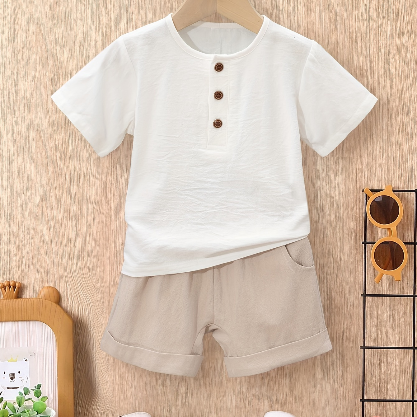 2pcs Boys Casual Solid Color Half Button Comfortable Versatile Short Sleeve T-shirt & Shorts Set, Cool, Lightweight And Comfy Summer Clothes!
2pcs Boys Casual Solid Color Half Button Comfortable Versatile Short Sleeve T-shirt & Shorts Set, Cool, Lightweight And Comfy Summer Clothes!