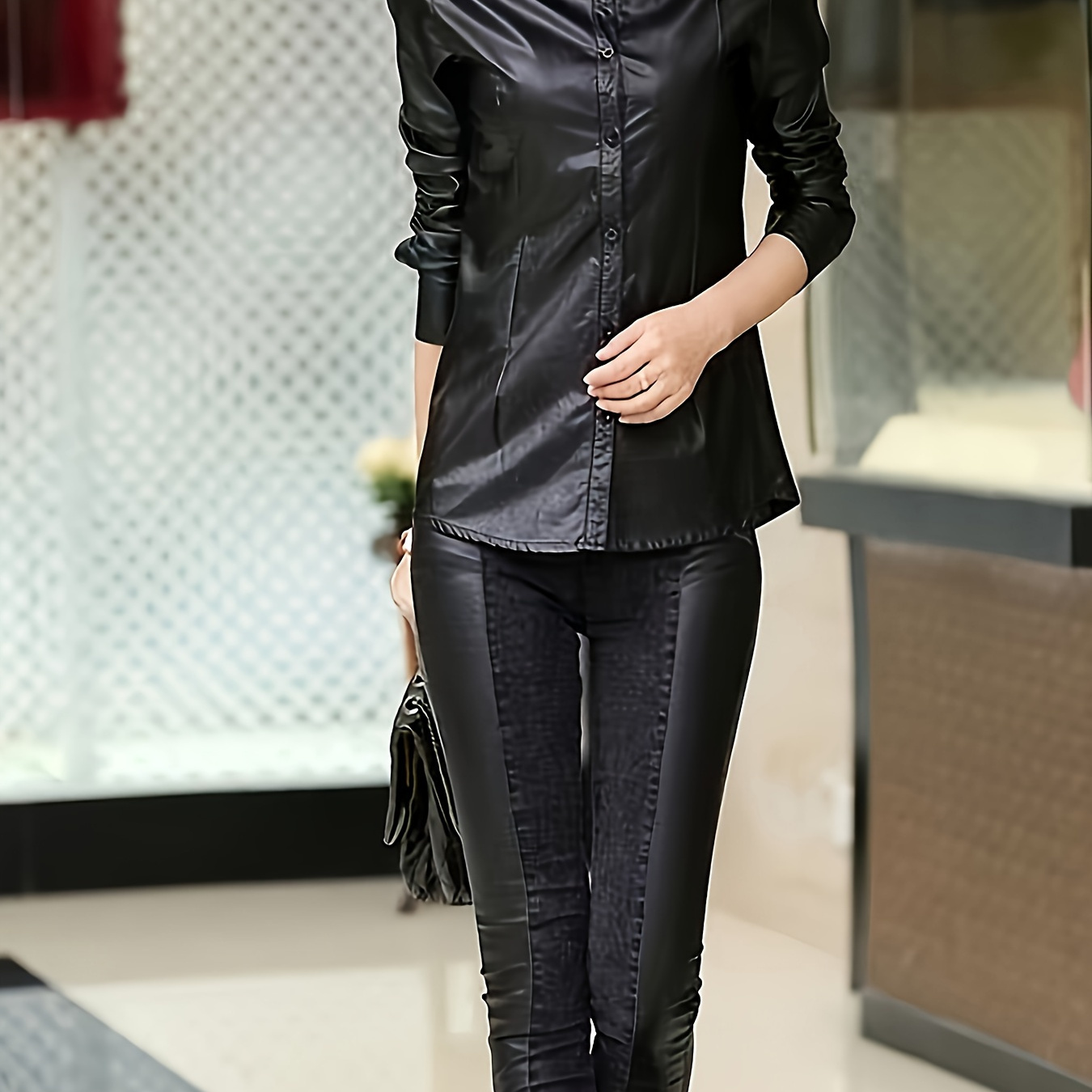 Chic Chemise en Similicuir Noir pour Femme - Décontracté, Manches Longues, Blouse Boutonnée
Chic Chemise en Similicuir Noir pour Femme - Décontracté, Manches Longues, Blouse Boutonnée