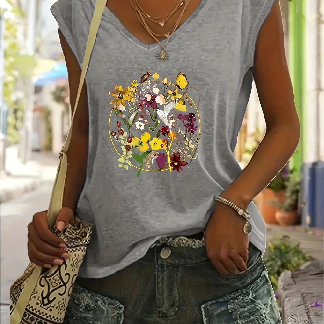 Floral Print V Neck T-shirt, Short Sleeve Casual Top For Spring & Summer, Women's Clothing
Floral Print V Neck T-shirt, Short Sleeve Casual Top For Spring & Summer, Women's Clothing