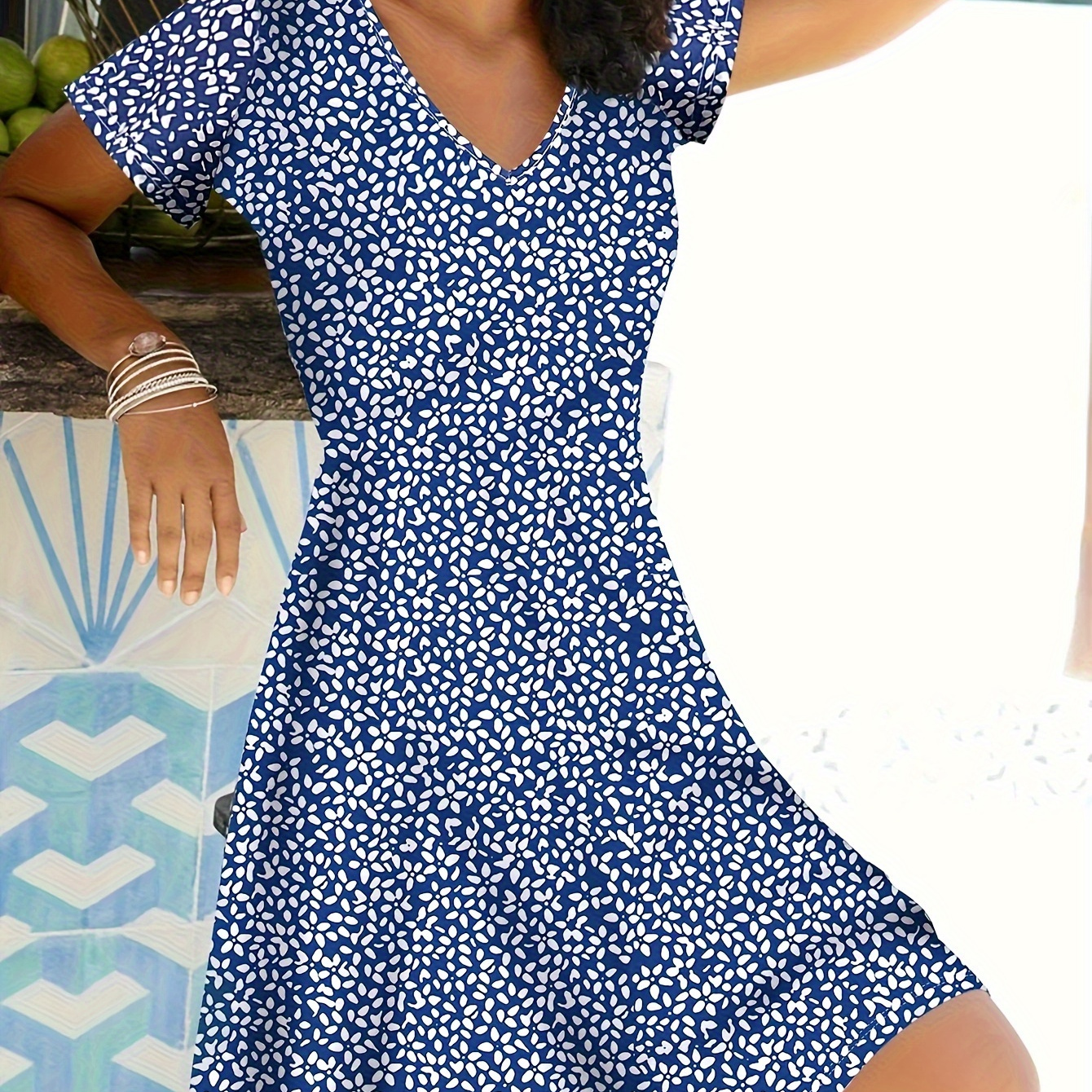 Women's Blue Floral Print V-neck Dress - Casual Summer Beachwear, Lightweight Polyester Blend, Machine Washable
Women's Blue Floral Print V-neck Dress - Casual Summer Beachwear, Lightweight Polyester Blend, Machine Washable