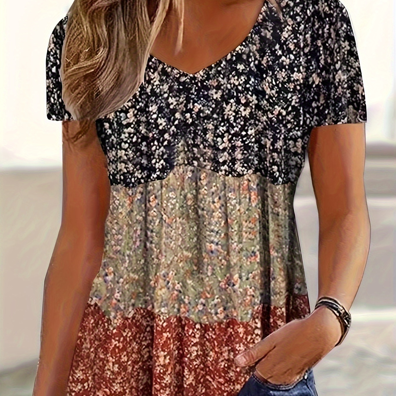 Plus Size Floral Print T-shirt, Casual V Neck Short Sleeve T-shirt, Women's Plus Size clothing
Plus Size Floral Print T-shirt, Casual V Neck Short Sleeve T-shirt, Women's Plus Size clothing