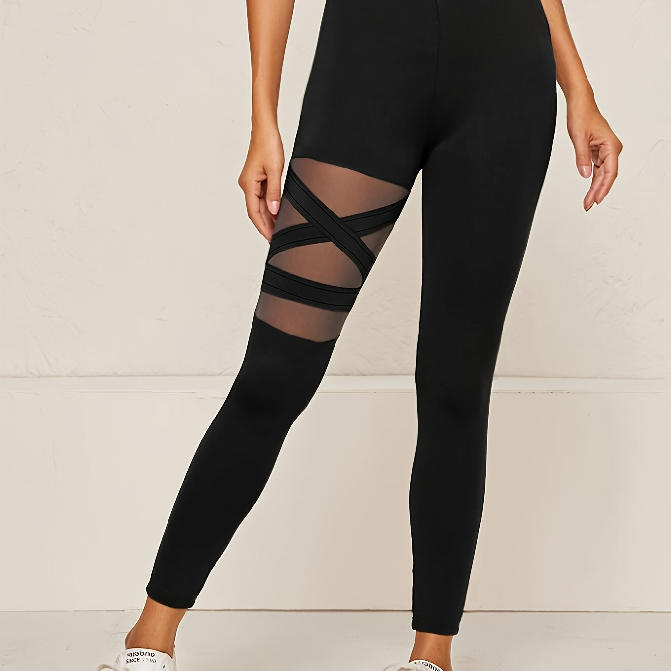 Leggings de yoga ajustés à taille haute en patchwork de mesh pour femmes - Pantalons de course à pied décontractés et actifs
Leggings de yoga ajustés à taille haute en patchwork de mesh pour femmes - Pantalons de course à pied décontractés et actifs