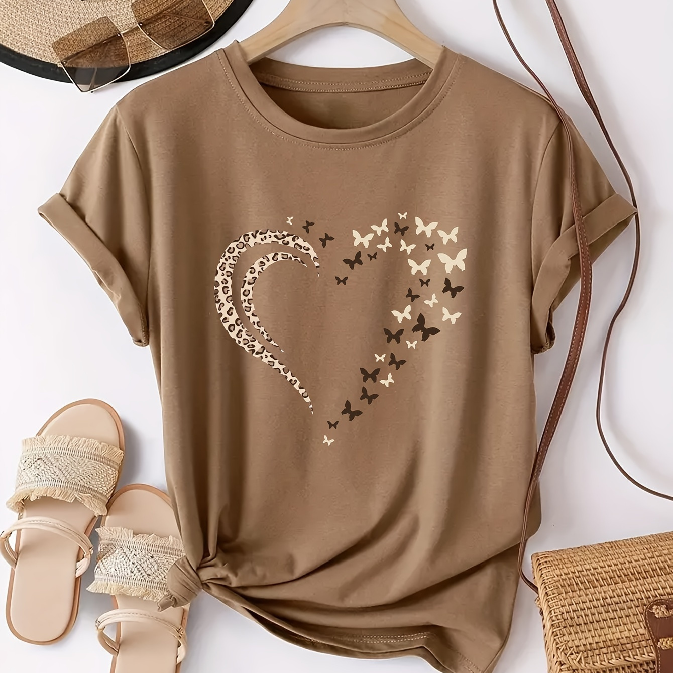 T-shirt décontracté à col rond pour femme avec motif cœur, tissu tricoté en polyester, coupe régulière, toutes , style pull-over, poids du tissu 170 g/m²
T-shirt décontracté à col rond pour femme avec motif cœur, tissu tricoté en polyester, coupe régulière, toutes , style pull-over, poids du tissu 170 g/m²