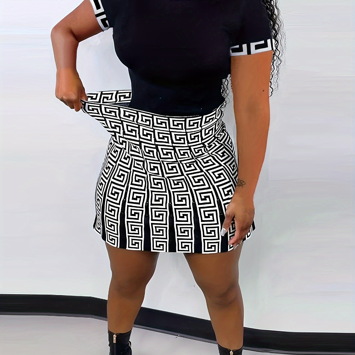 Ensemble jupe pièces Geo Print Slim, T-shirt à bordure contrastée et jupes plissées, tenues pour femmes
Ensemble jupe pièces Geo Print Slim, T-shirt à bordure contrastée et jupes plissées, tenues pour femmes
