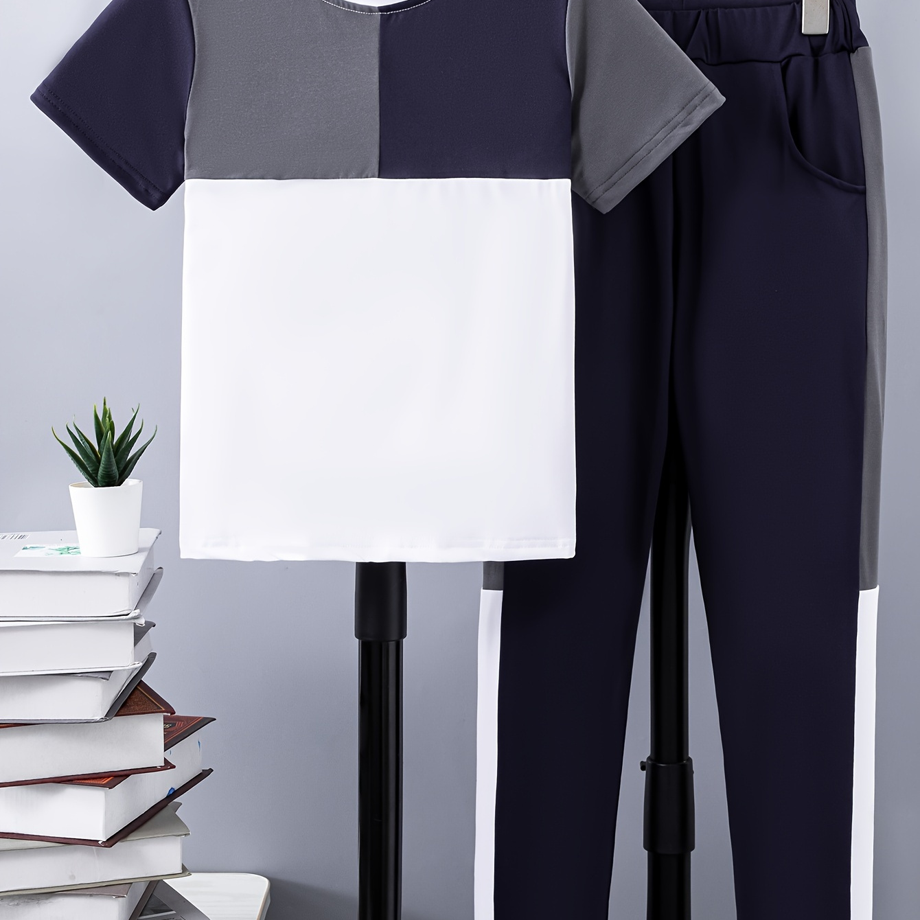 Boys 2pcs Color Block Short Sleeve Tee & Pants Set, Casual Outfit For Spring And Summer
Boys 2pcs Color Block Short Sleeve Tee & Pants Set, Casual Outfit For Spring And Summer