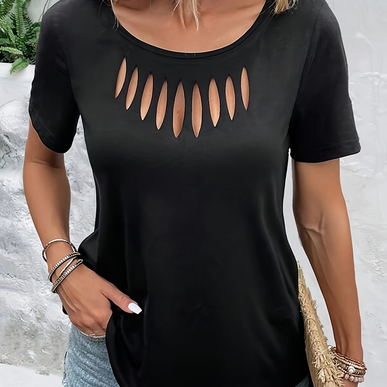 Plus Size Solid Cut Out T-shirt, Casual Crew Neck Short Sleeve T-shirt, Women's Plus Size clothing
Plus Size Solid Cut Out T-shirt, Casual Crew Neck Short Sleeve T-shirt, Women's Plus Size clothing