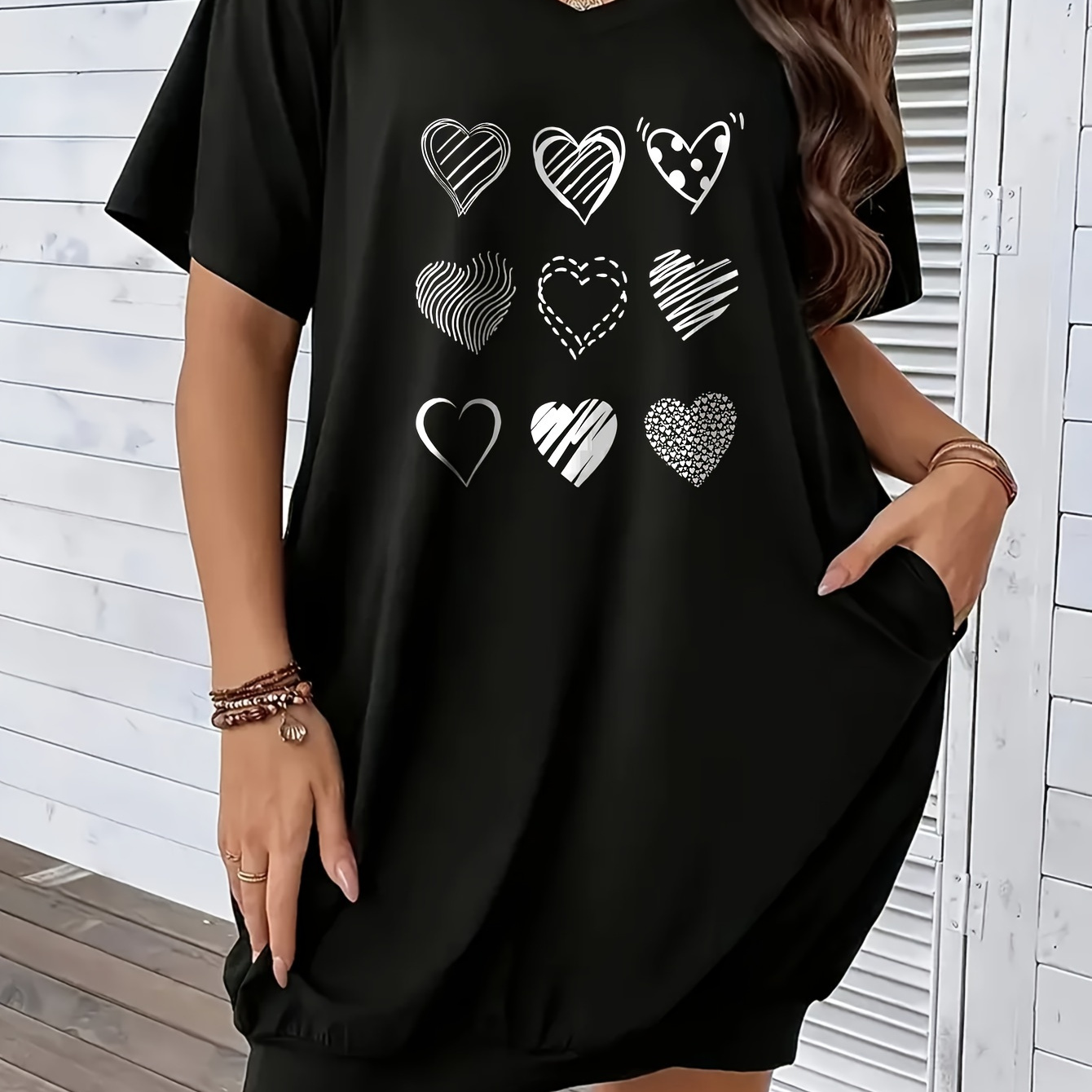 Plus Size Heart Print T-shirt Dress, Casual V-neck Short Sleeve Dress For , Women's Plus Size Clothing
Plus Size Heart Print T-shirt Dress, Casual V-neck Short Sleeve Dress For , Women's Plus Size Clothing