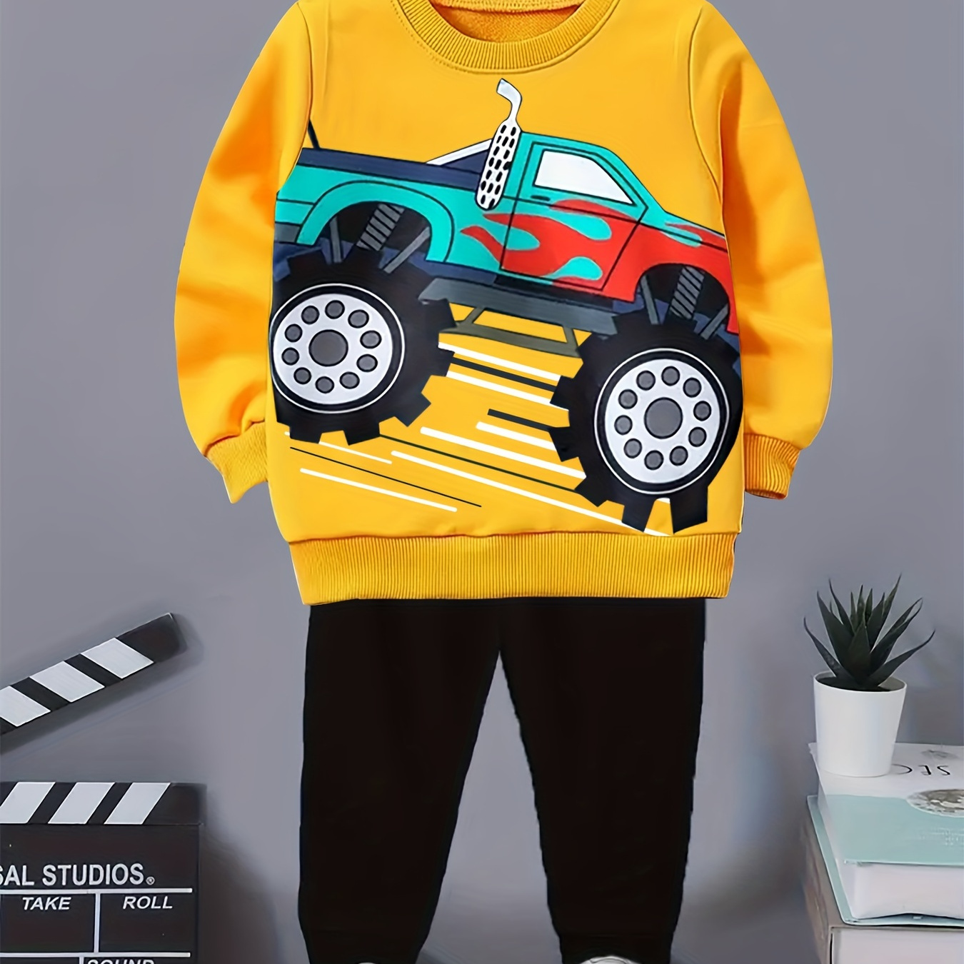 2pcs Boy's Trendy Truck Print Crew Neck Outfit, Sweatshirt & Pants Set, Kid's Clothes For Fall Winter, As Gift
2pcs Boy's Trendy Truck Print Crew Neck Outfit, Sweatshirt & Pants Set, Kid's Clothes For Fall Winter, As Gift