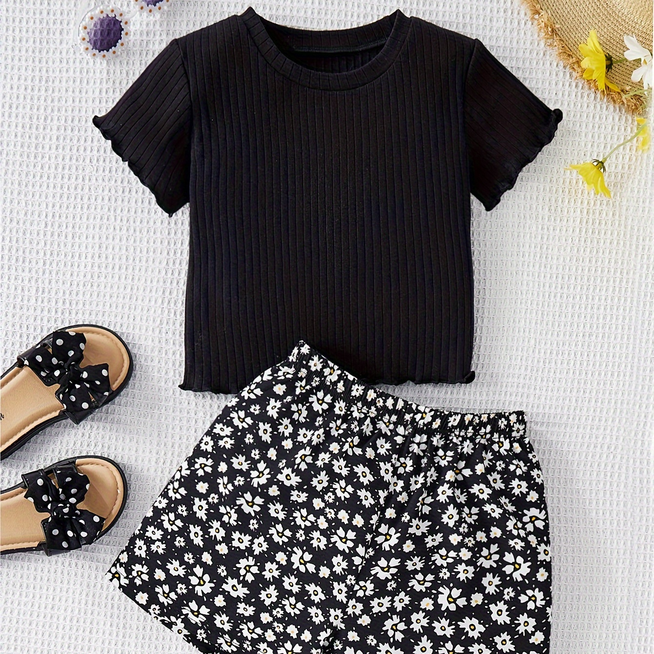Girls Black Floral Print 2pcs Frill Trim Short Sleeve Top + Shorts, Fashionable Girls Set For Summer
Girls Black Floral Print 2pcs Frill Trim Short Sleeve Top + Shorts, Fashionable Girls Set For Summer