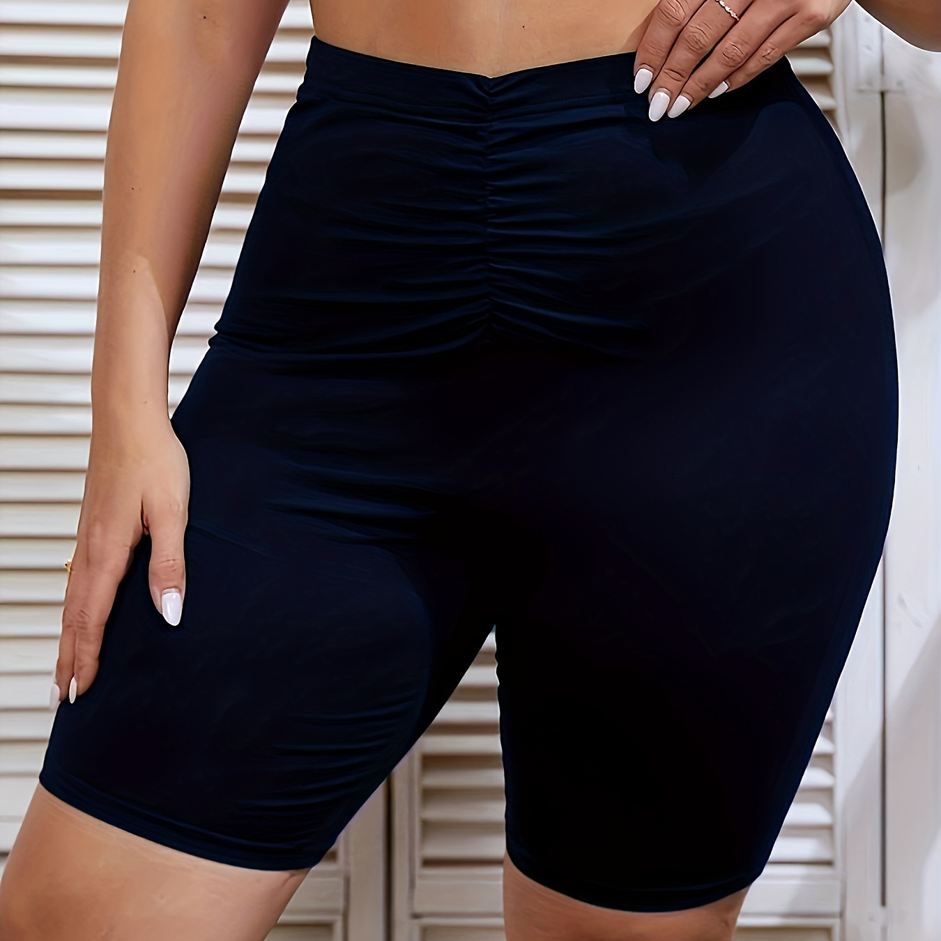 Plus Size Solid Color High Waist Leggings, Casual Short Leggings For Spring & Summer, Women's Plus Size Clothing
Plus Size Solid Color High Waist Leggings, Casual Short Leggings For Spring & Summer, Women's Plus Size Clothing