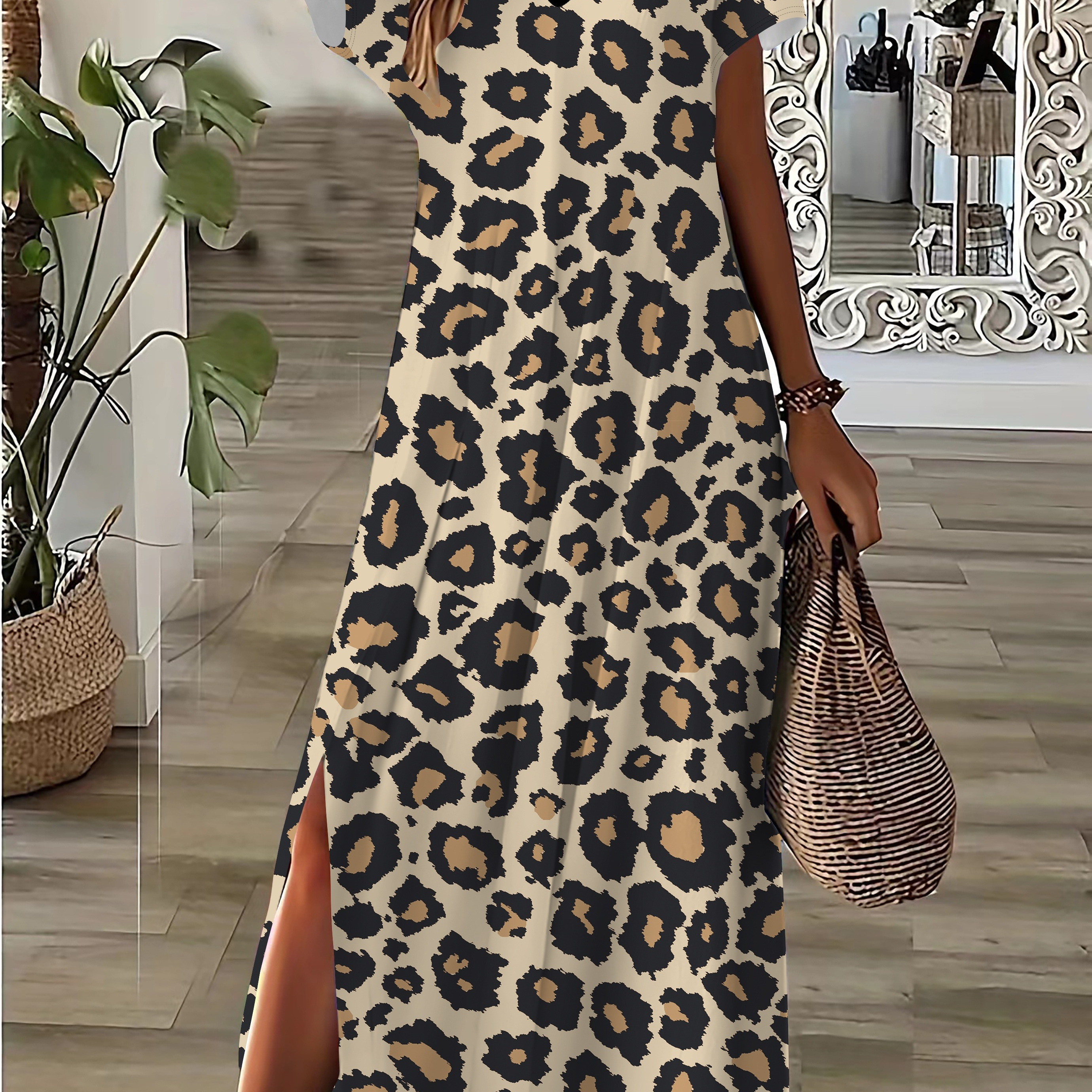 Plus Size Leopard Print Slit Dress, Casual Short Sleeve Dress For Spring & Summer, Women's Plus Size Clothing
Plus Size Leopard Print Slit Dress, Casual Short Sleeve Dress For Spring & Summer, Women's Plus Size Clothing