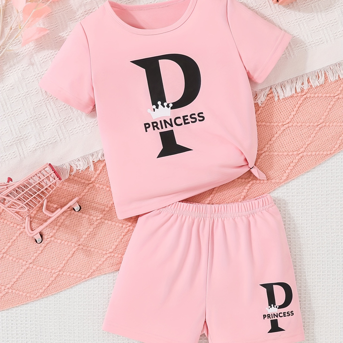 2-piece Girl's P & Princess Print Short Sleeve Top + Shorts Set Holiday/ Casual Outfit Summer Gift
2-piece Girl's P & Princess Print Short Sleeve Top + Shorts Set Holiday/ Casual Outfit Summer Gift