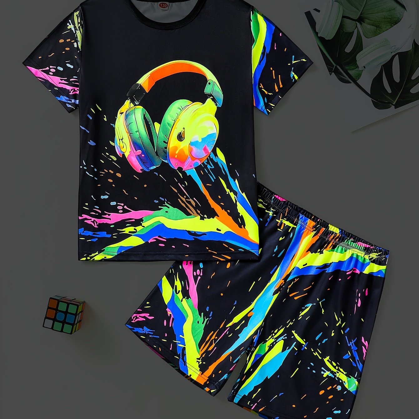 2pcs Boys Luminous Headphones Graffiti Print Short Sleeve T-shirt + Matching Shorts Casual Fashion Loungewear Set For Spring And Summer
2pcs Boys Luminous Headphones Graffiti Print Short Sleeve T-shirt + Matching Shorts Casual Fashion Loungewear Set For Spring And Summer