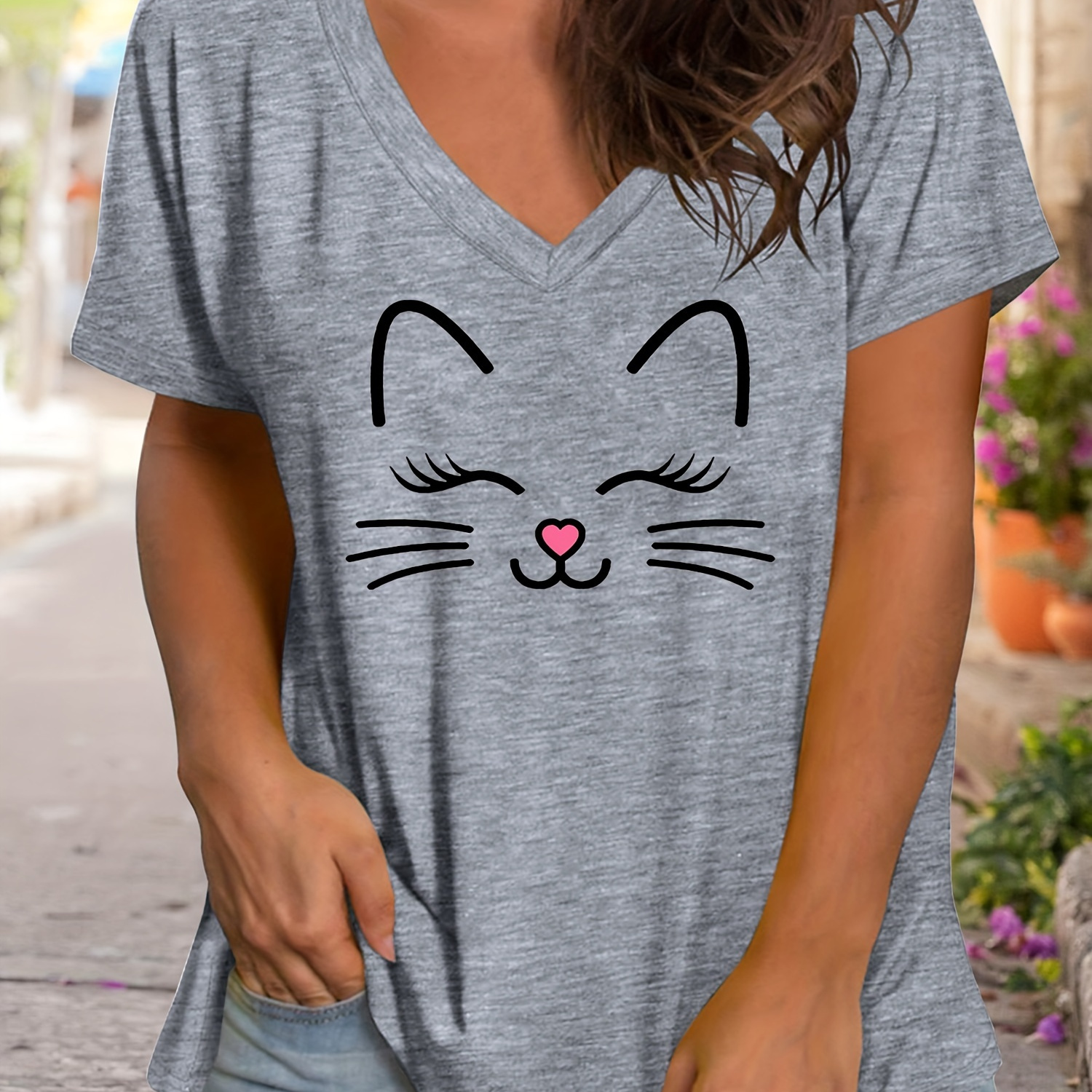 Plus Size Cartoon Cat Print T-shirt, Casual V Neck Short Sleeve T-shirt, Women's Plus Size clothing
Plus Size Cartoon Cat Print T-shirt, Casual V Neck Short Sleeve T-shirt, Women's Plus Size clothing