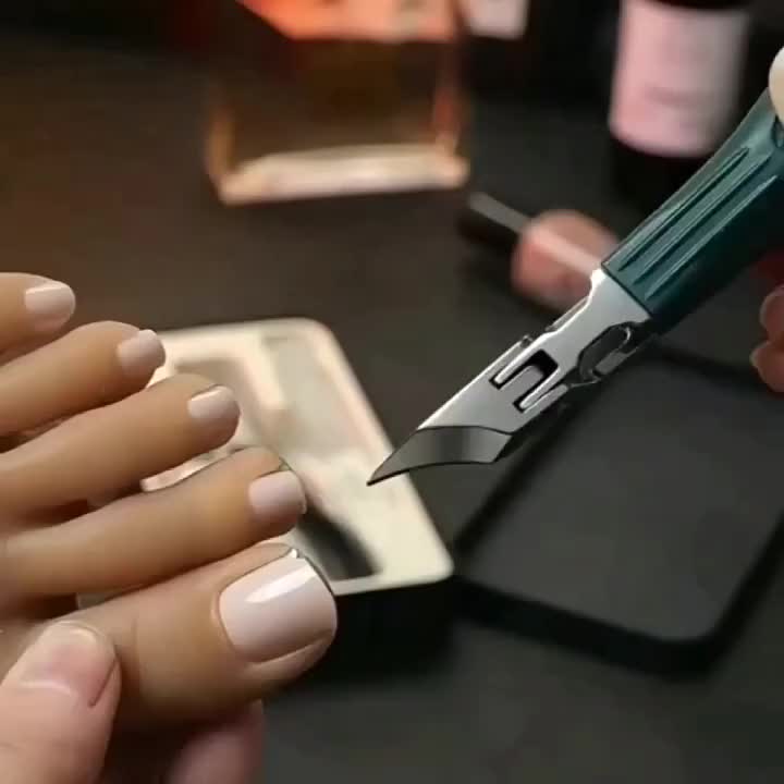 Thick Armor Embedded Nail Clippers with Splash-Proof Design