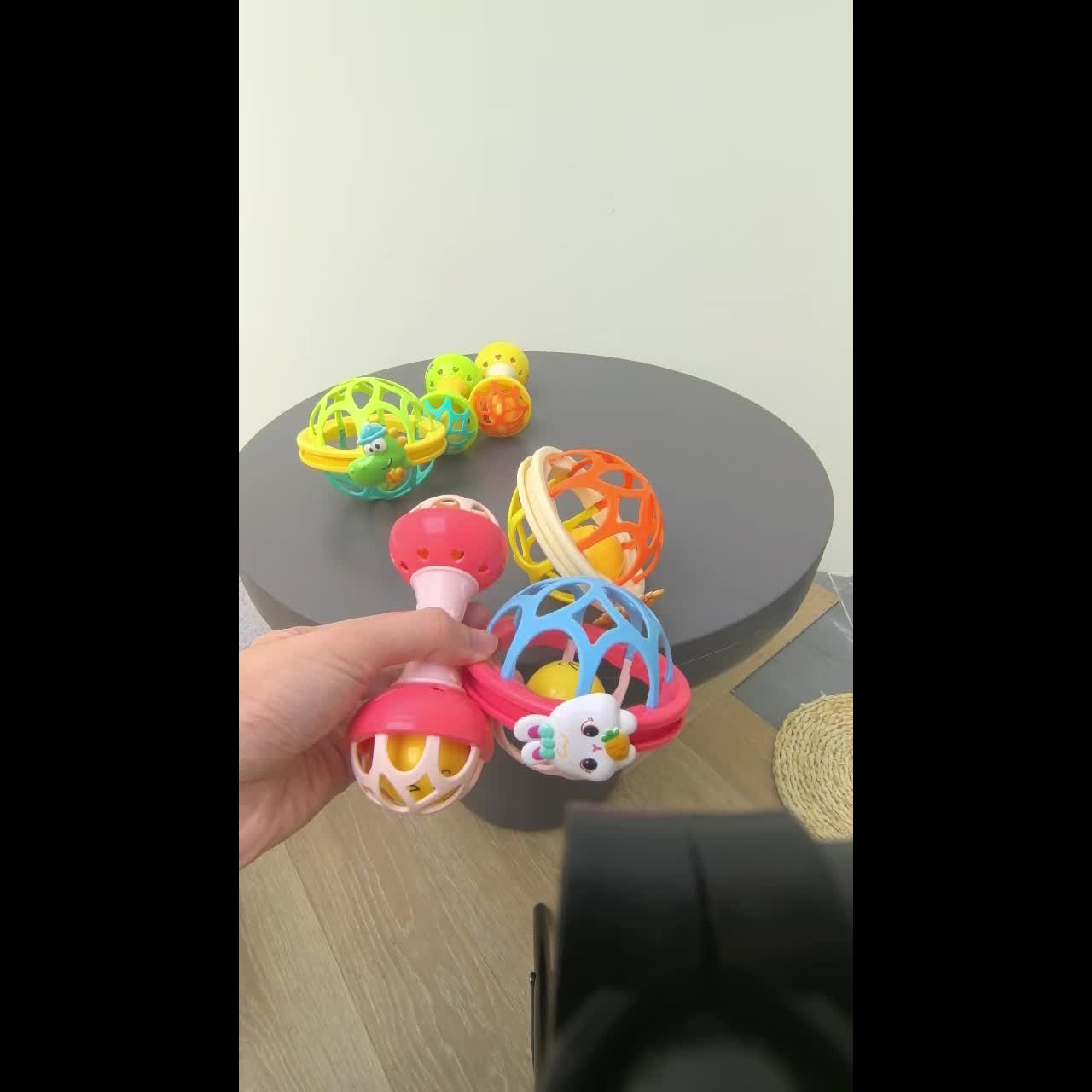 2pcs Cute Baby Handheld Ball and Rattle Grasping Toy