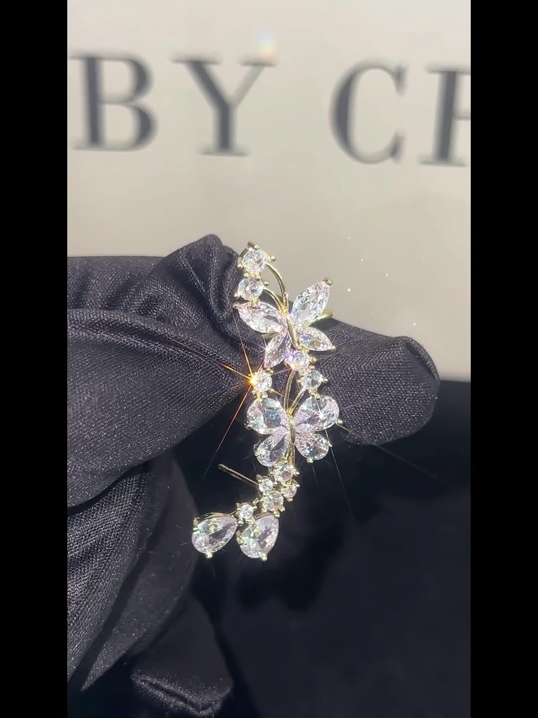 Elegant Butterfly Ear Clip Stud with Synthetic Zirconia, Fashionable