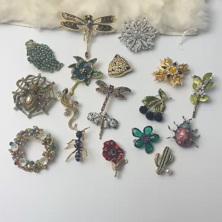 Stylish Crystal Flower Brooch for Women, Decorative Pin