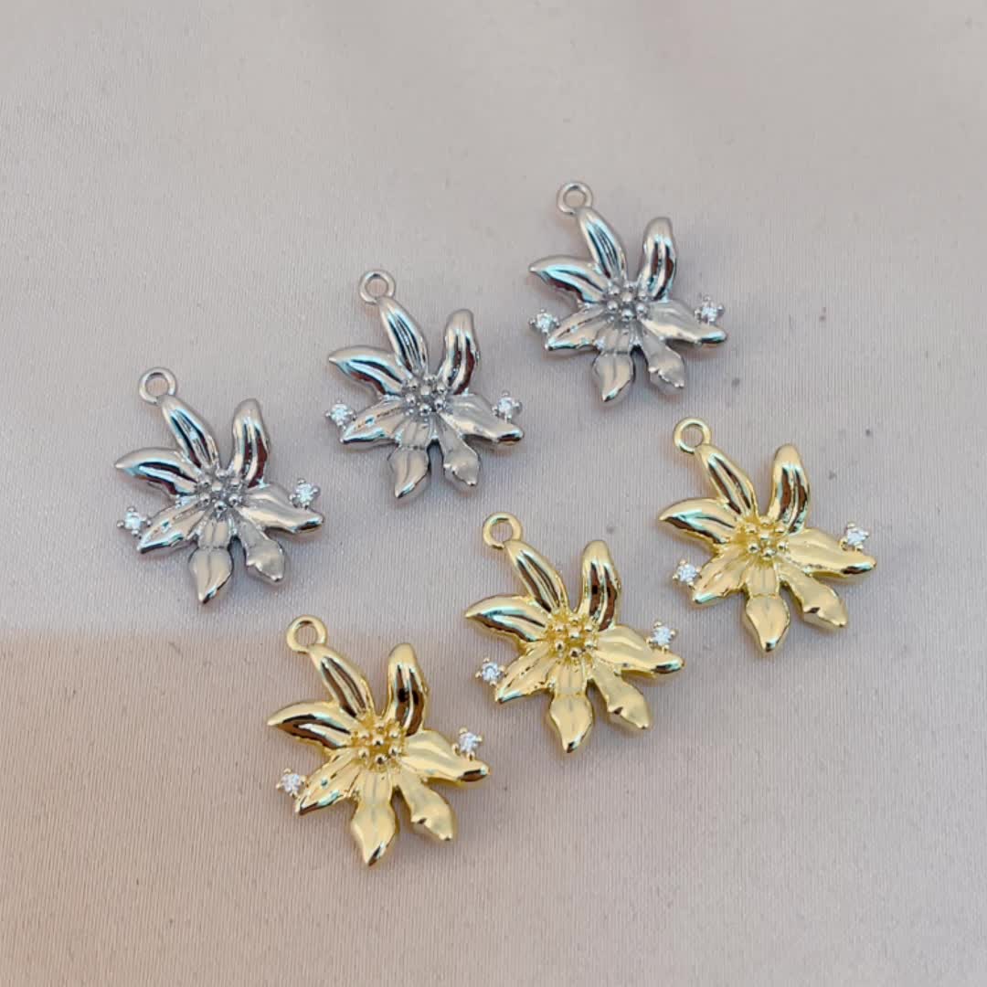 3pcs Unisex Six-Petal Flower Pendant Necklace Set with Zirconia