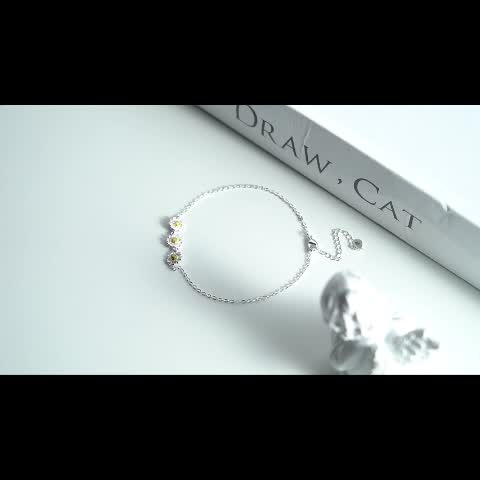 Women's Daisy Anklet with Unique Flower Design