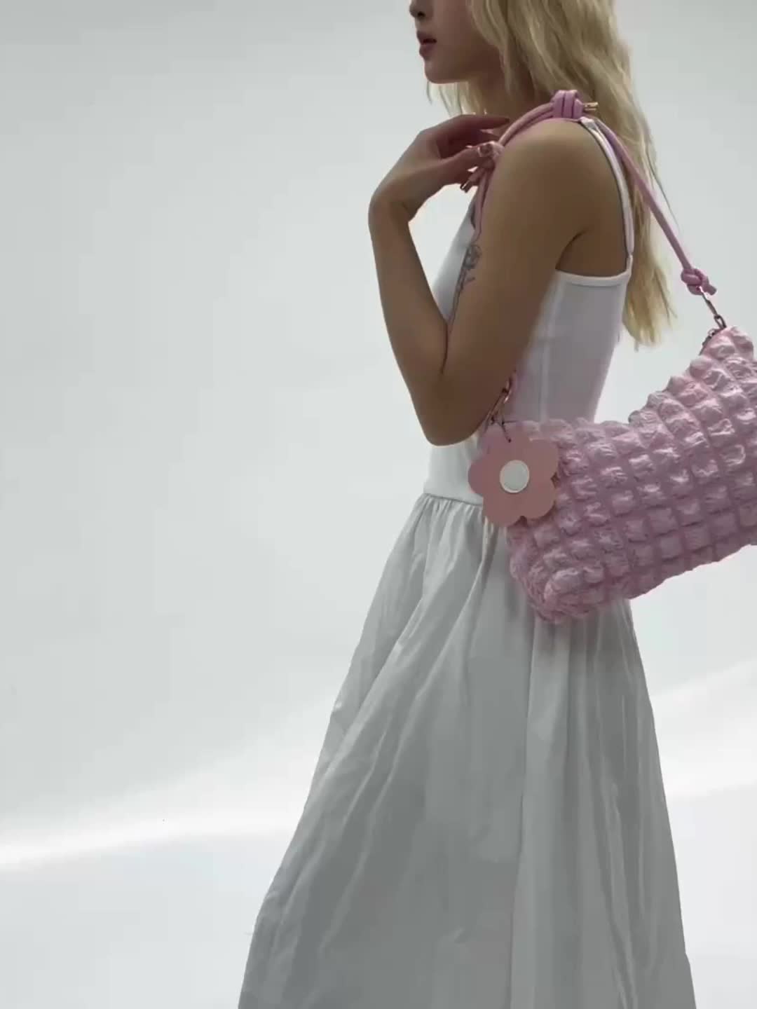 Sac à main épaule froncé style coquette avec breloque fleur_voghion.com