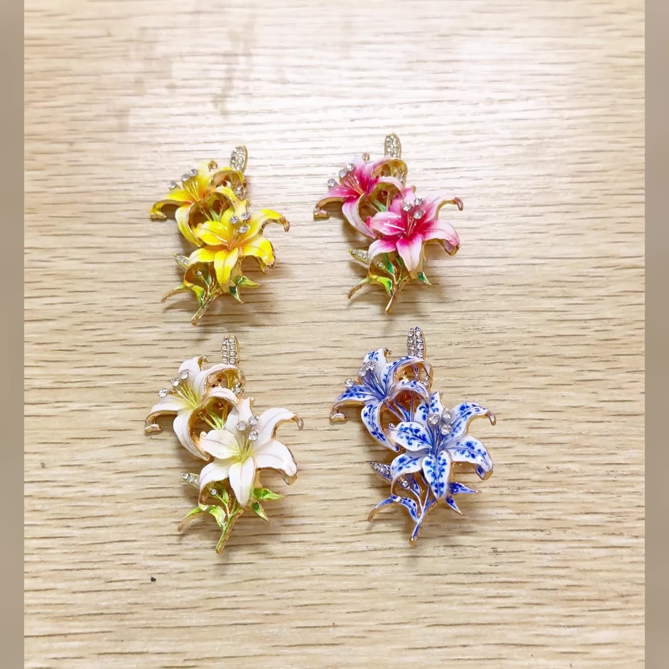 Double Lily Flower Brooch Pin, Vintage Floral Design