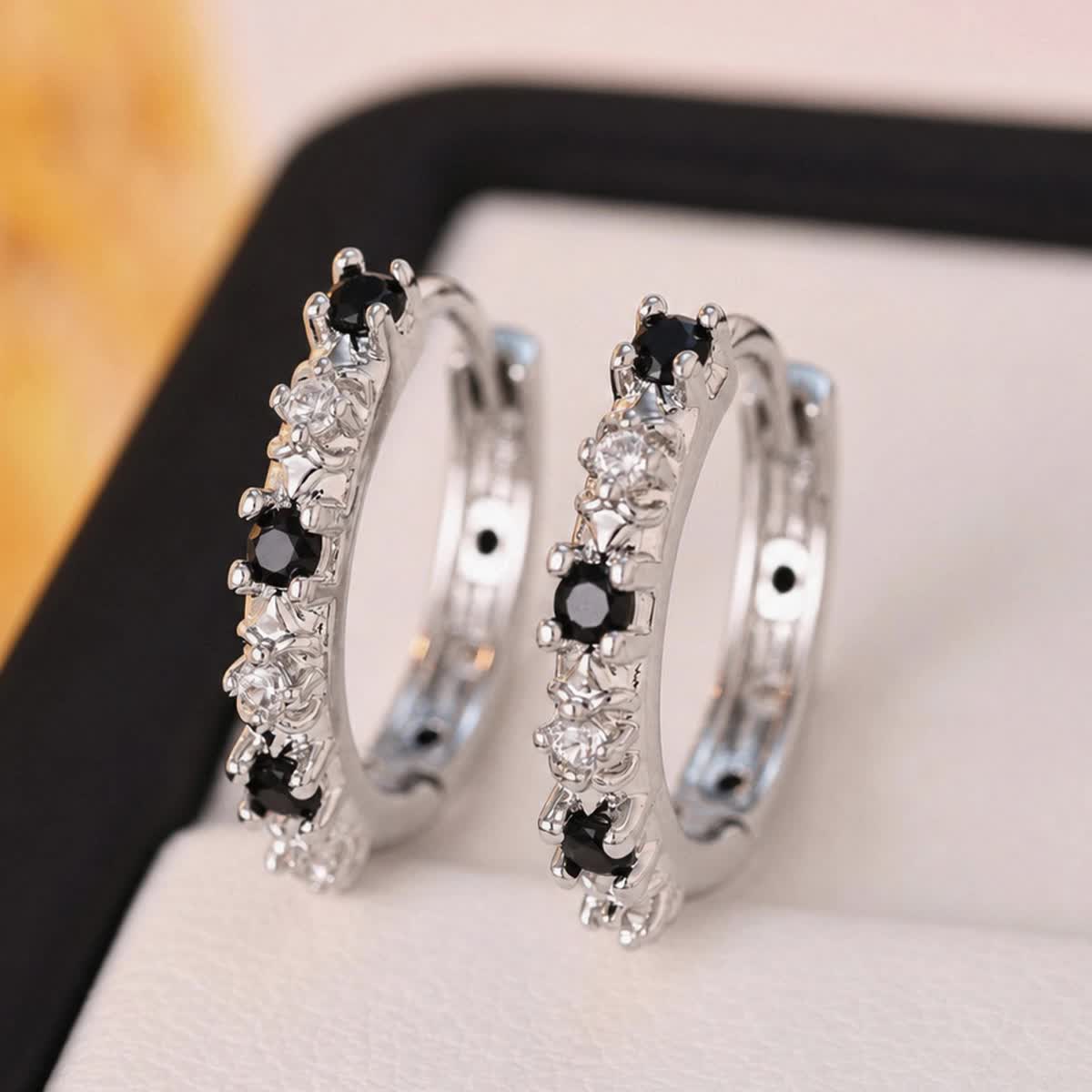 Women's Geometric Black and White Synthetic Zirconia Stud Earrings
