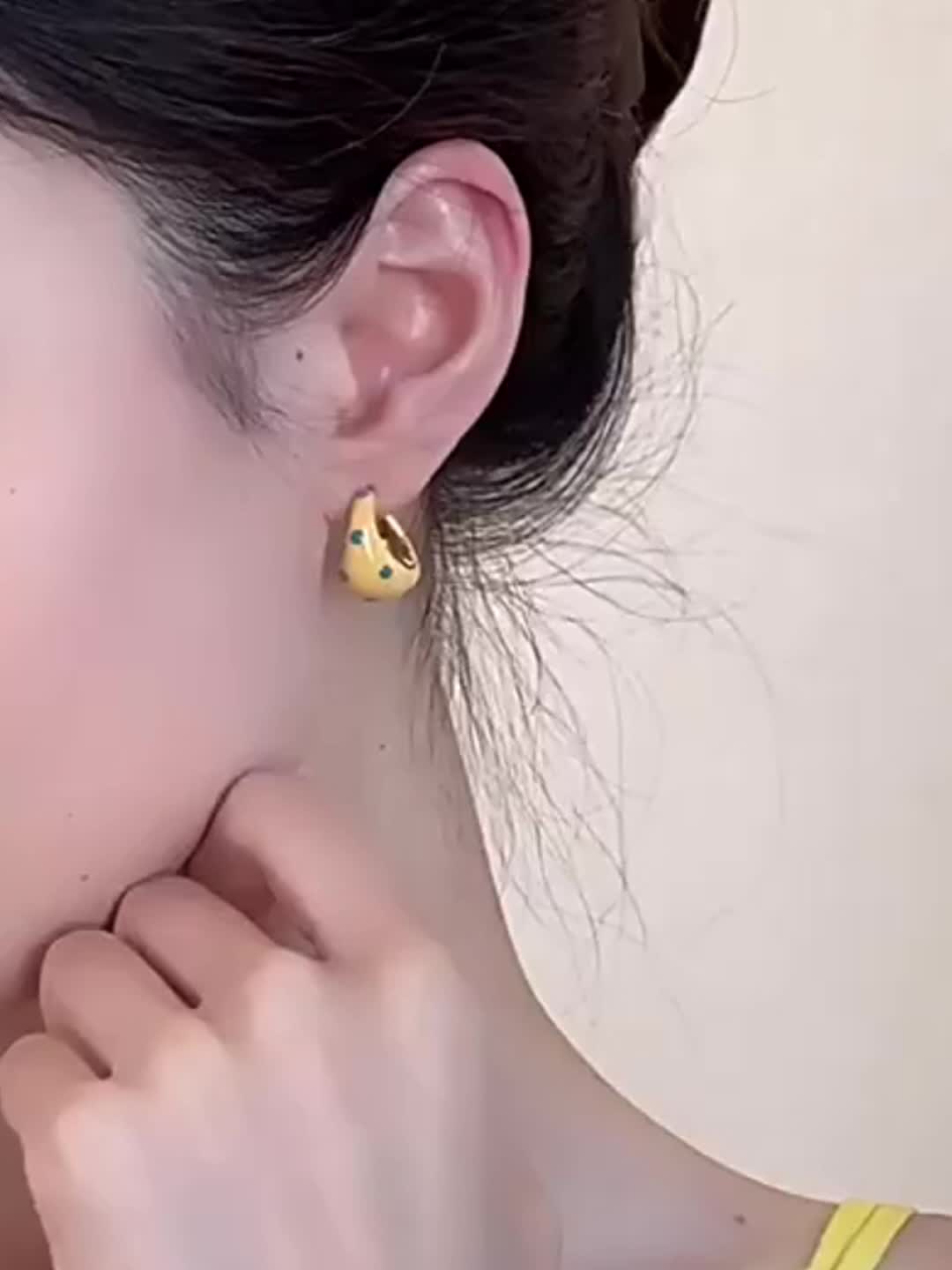 Women's C-Shaped Polka Dot Hoop Earrings, Fun Style