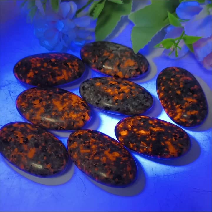 2pcs Natural Flame Stone Yooperlite Palm Stone Set