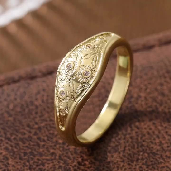Women's Vintage Copper Ring with Synthetic Zirconia Inlaid
