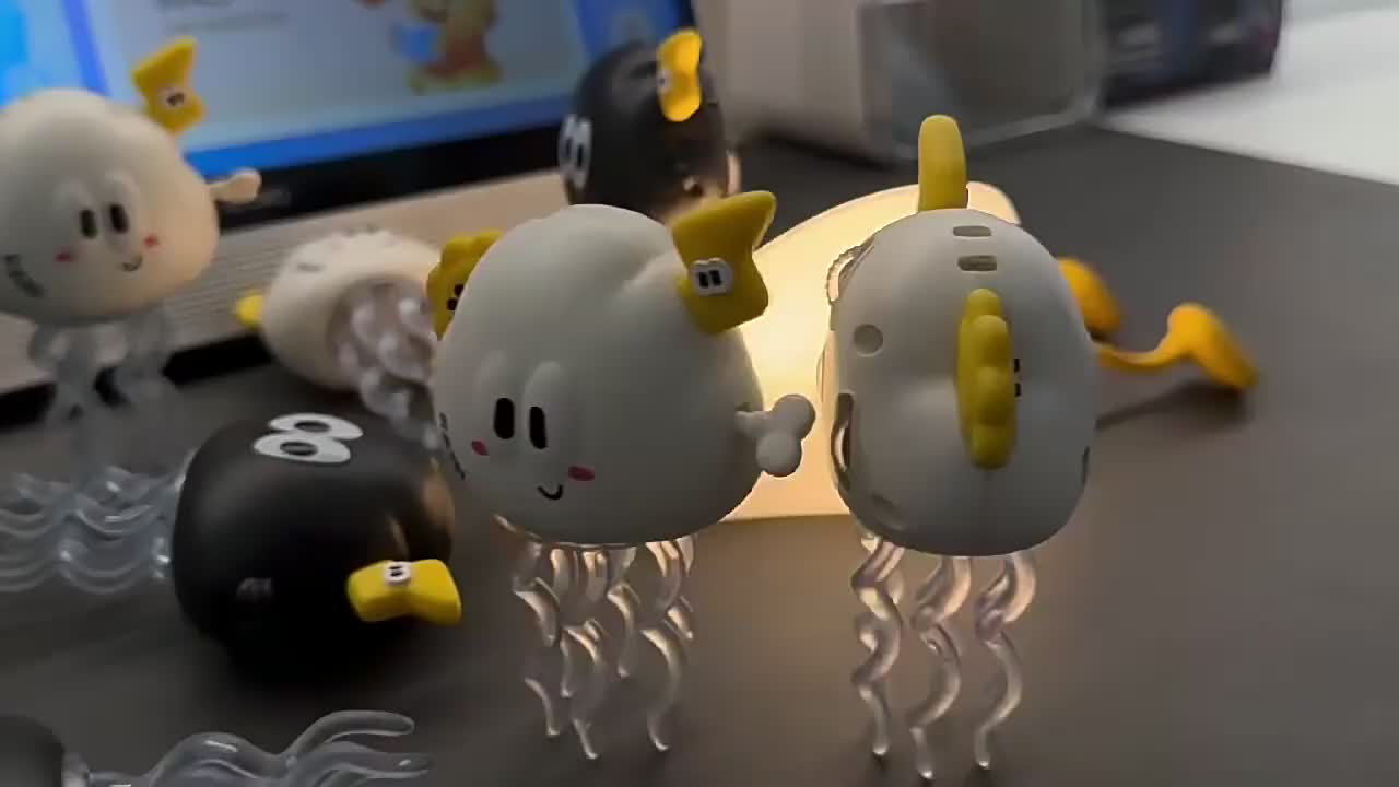 Novel Winding Chain Dancing Toy with Lightning Cloud Design
