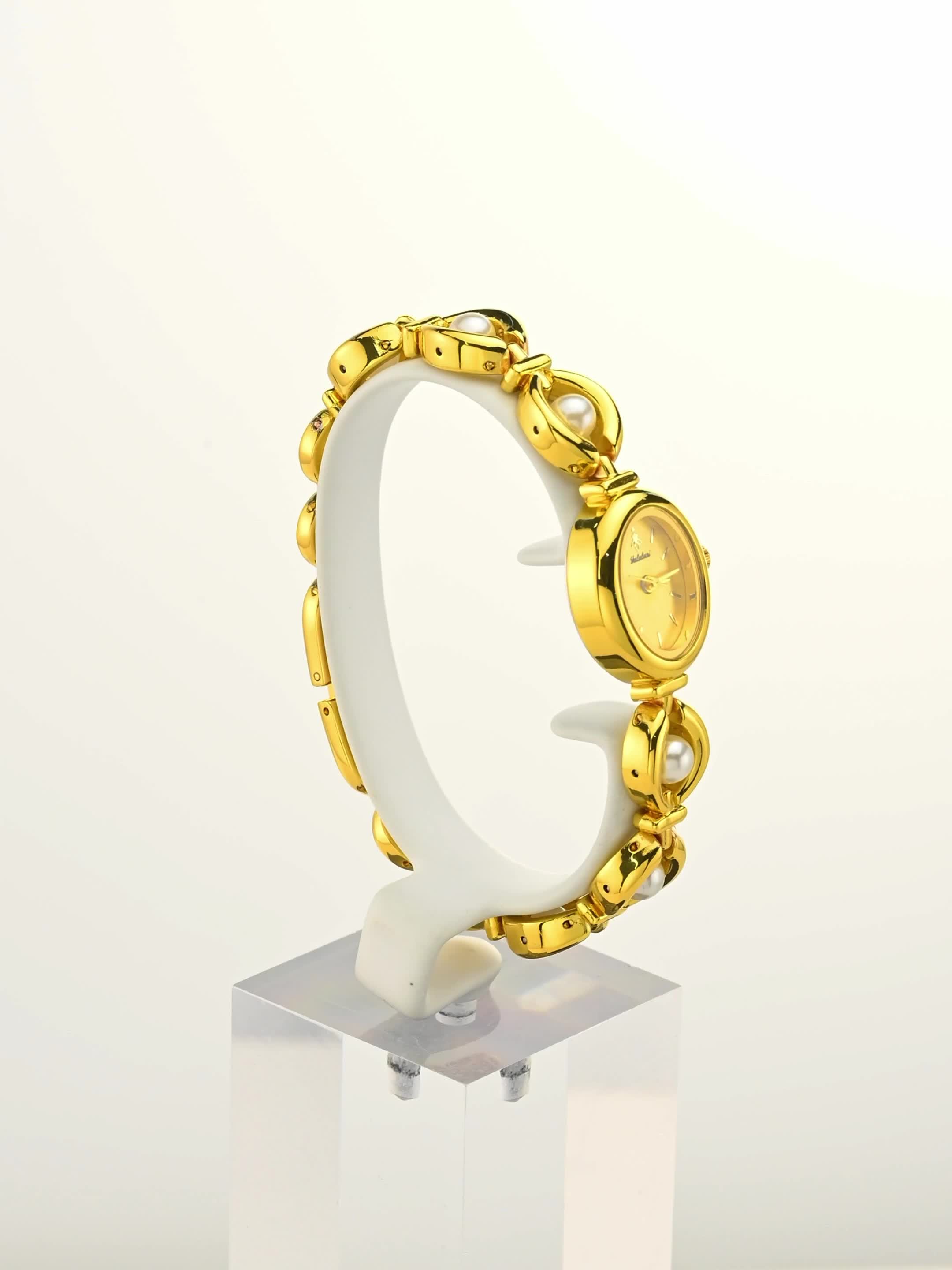 Women's Elegant Luxury Golden Quartz Watch