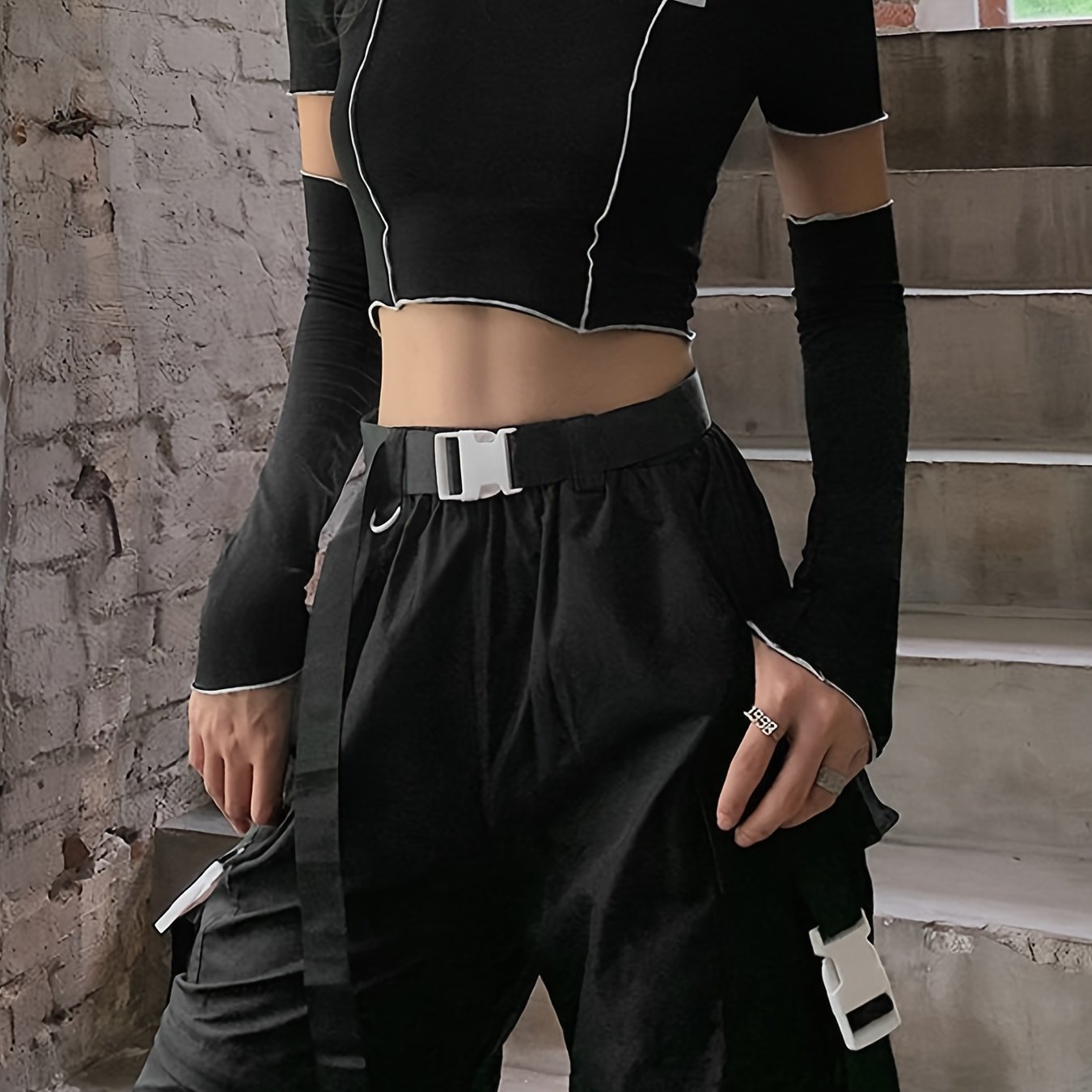 Image of Summer Stylish Short Fitted T-shirt For Women With A Round Neck, , And Long Sleeves, Perfect For Street Photography